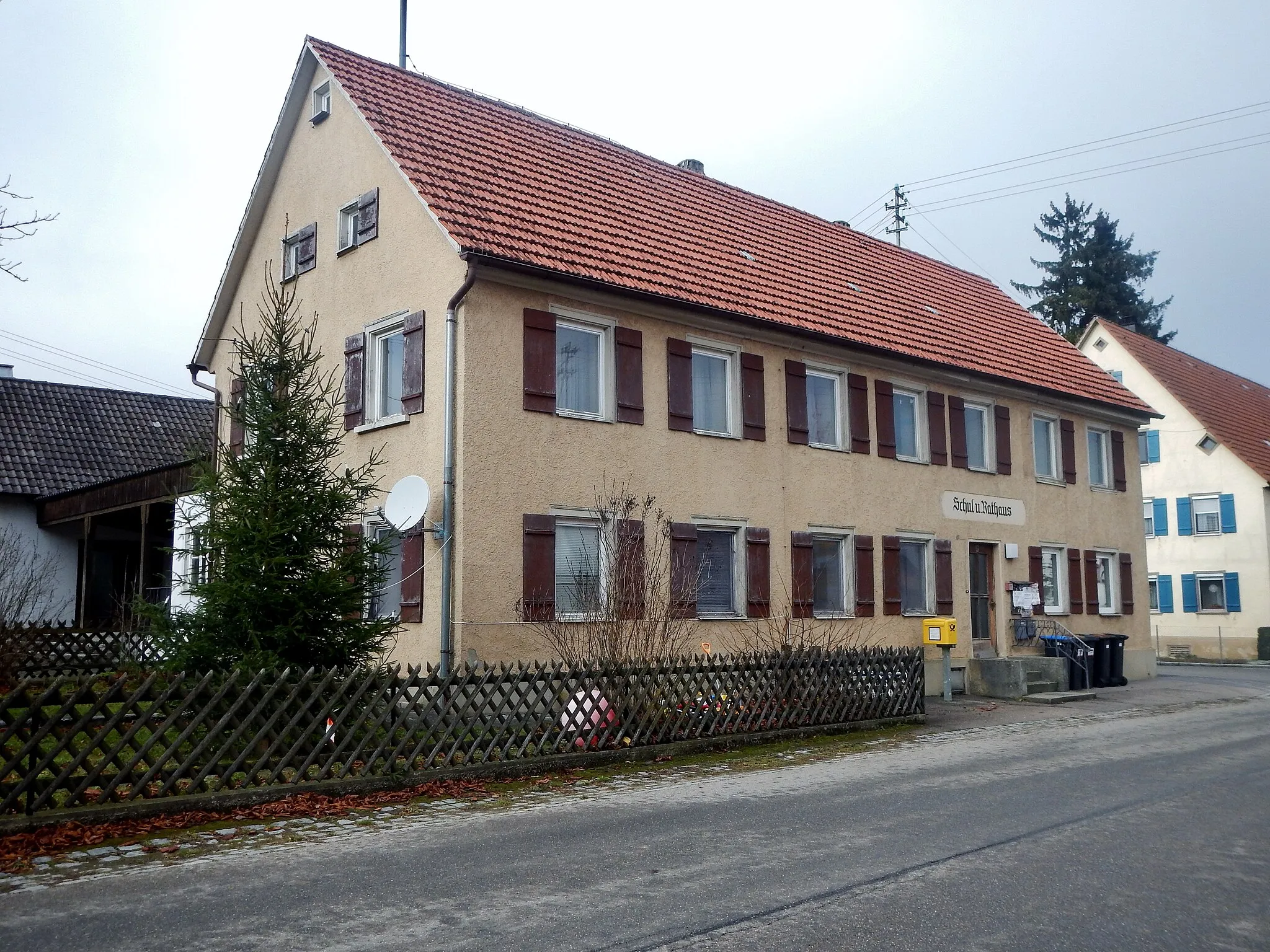 Photo showing: Schulhaus und Rathaus in Aichstetten
