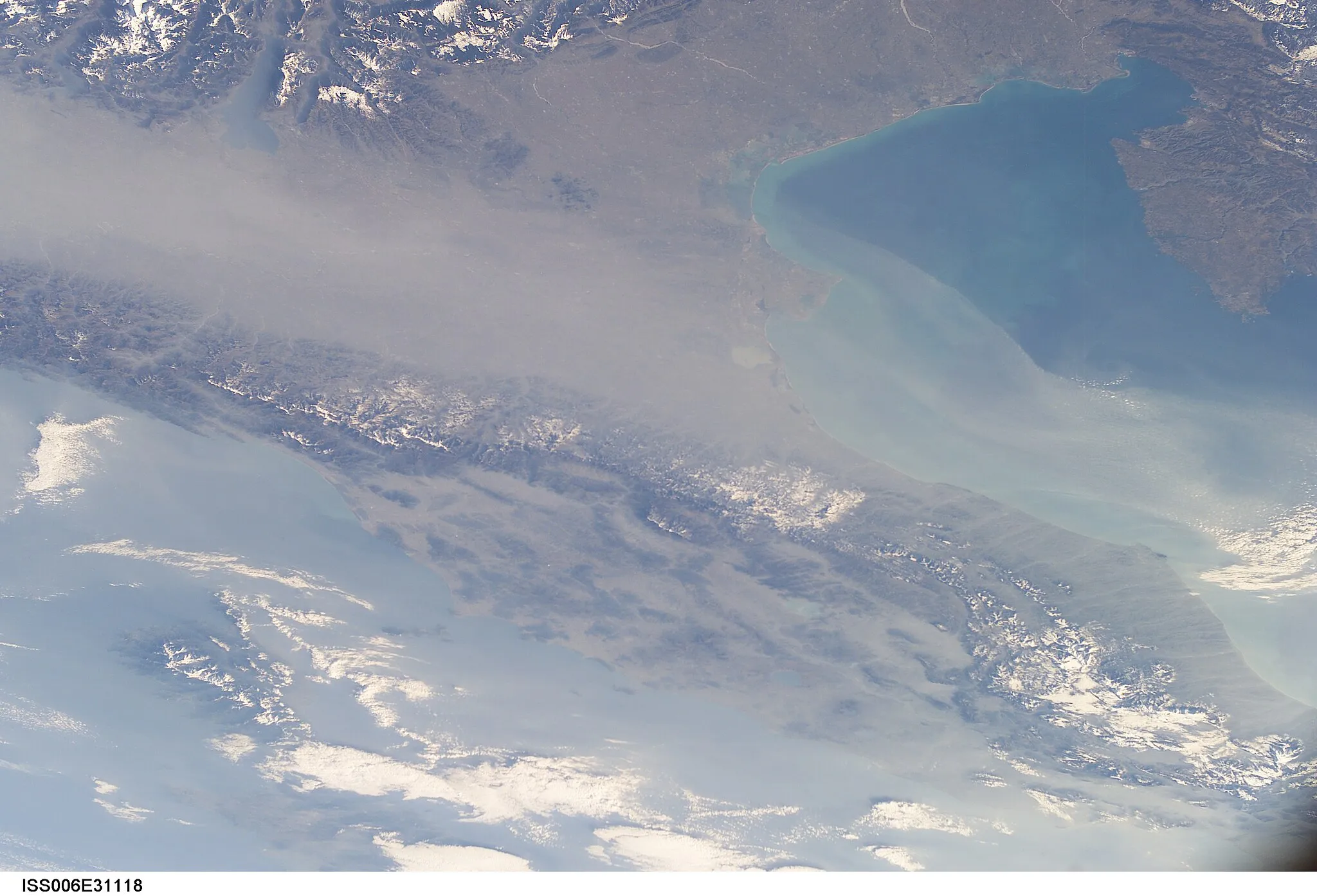 Photo showing: View of Italy taken during ISS Expedition 6.