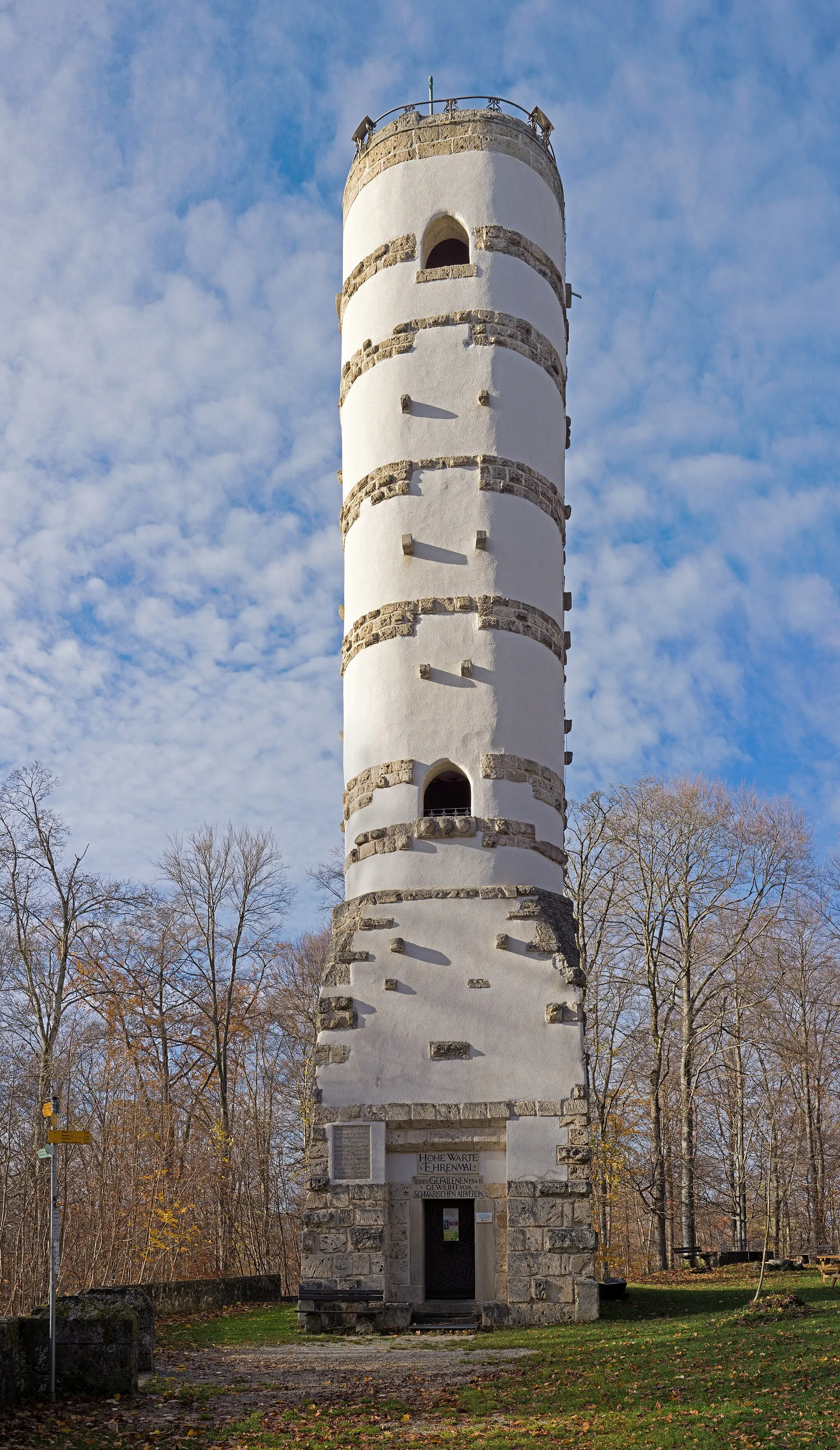 Photo showing: Lookout-tower on the Hohe Warte on the Swabian Jura, Baden-Württemberg, Germany.