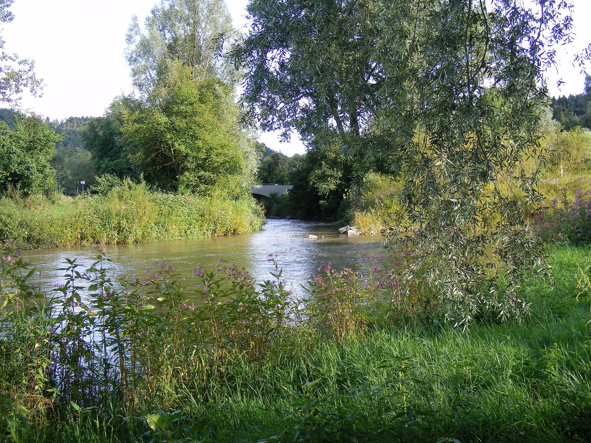 Photo showing: In Rottenburg-Bieringen mündet die Starzel in den Neckar