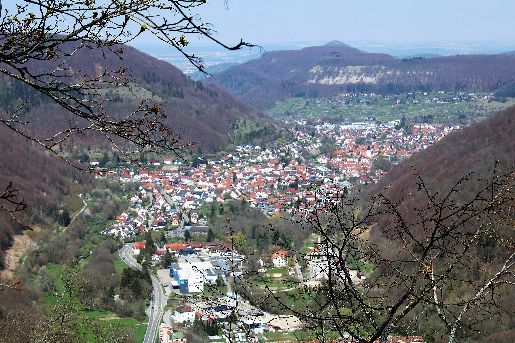 Photo showing: Blick vom Schloss Lichtenstein auf Honau und Unterhausen (Lichtenstein)