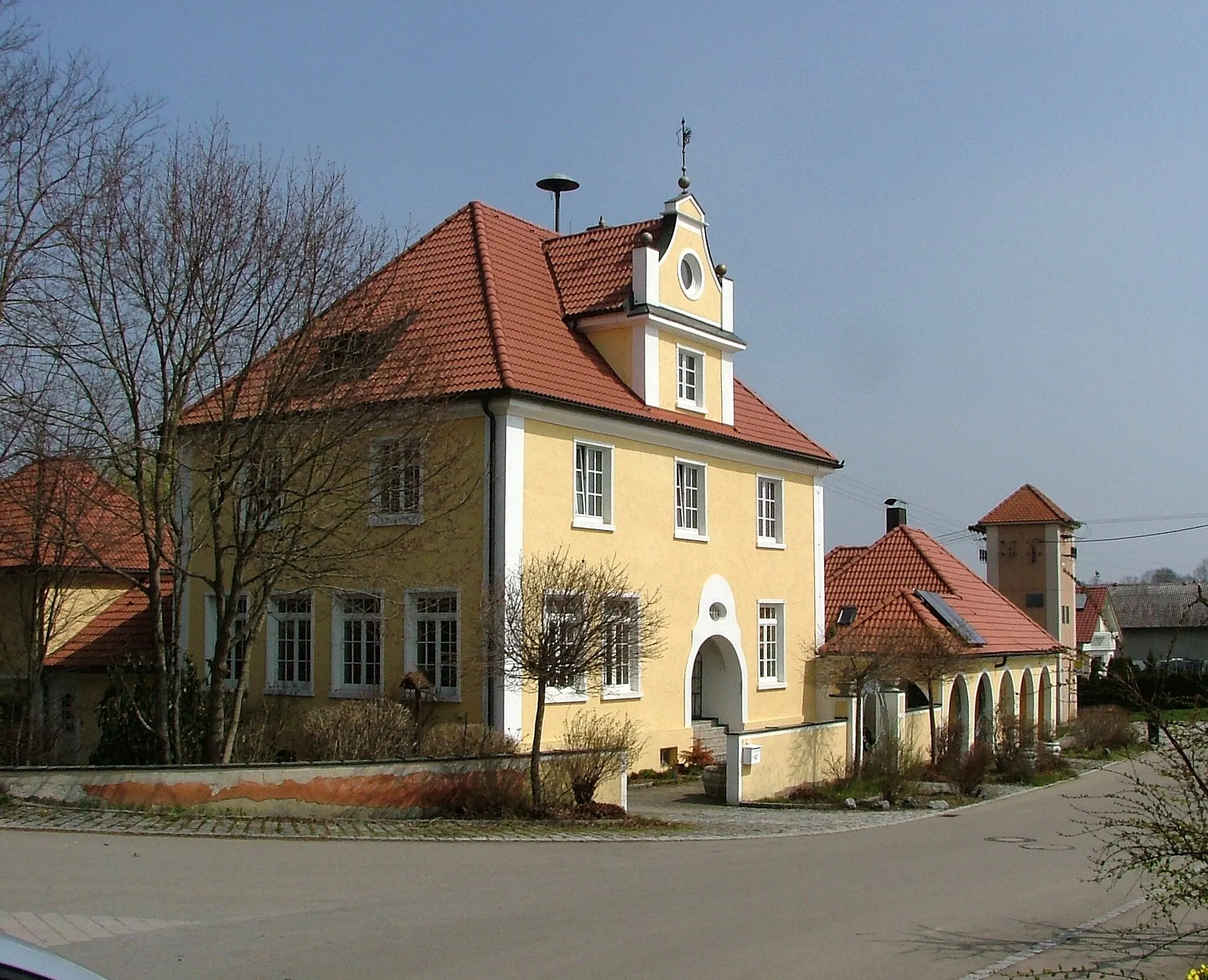 Photo showing: Schulgebäude