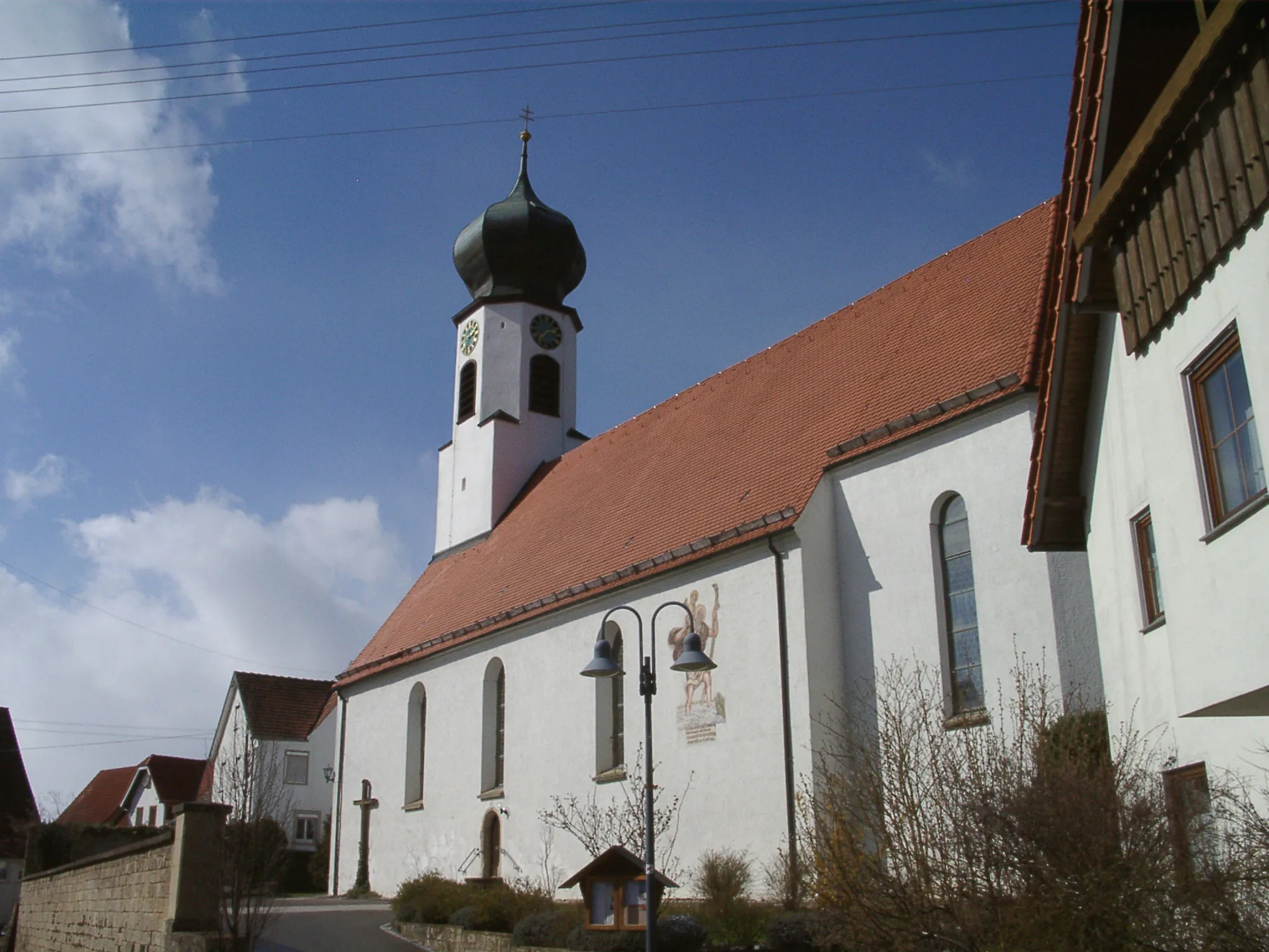 Photo showing: Saint Andrew (parish church) in Schwalldorf (district of Rottenburg am Neckar) in the adminstrative district of Tübingen, state of Baden-Württemberg, Germany.
Pfarrkirche St. Andreas in Schwalldorf (Stadtteil von Rottenburg am Neckar im Landkreis Tübingen, in Baden-Württemberg (Deutschland).

L'église paroissiale (Saint André) de Schwalldorf. Schwalldorf est un quartier de la ville de Rottenburg am Neckar (arrondissement de Tübingen, Land de Bade-Wurtemberg, Allemagne)