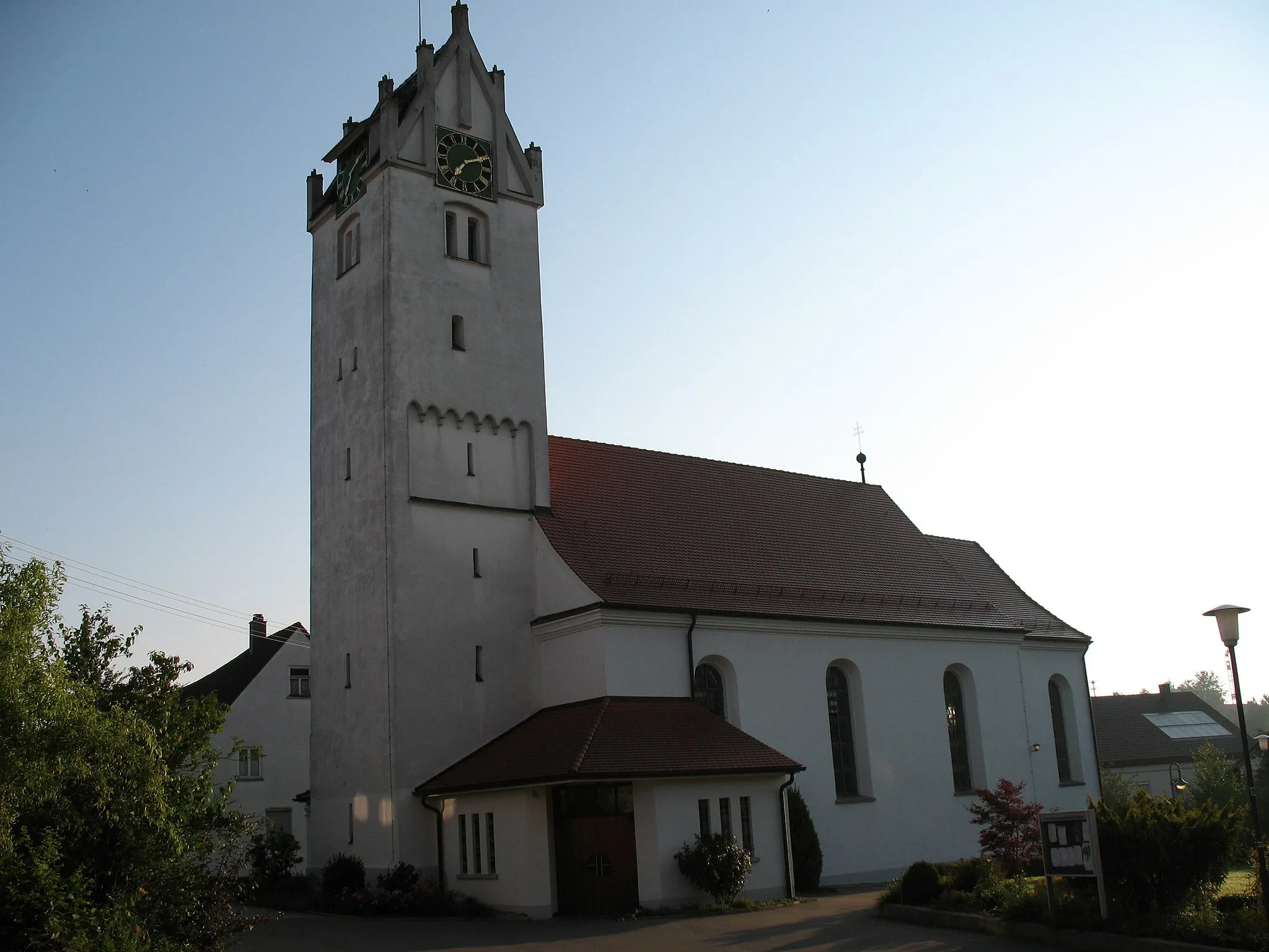 Photo showing: Die Kirche St. Blasius von Äpfingen in der Südansicht.