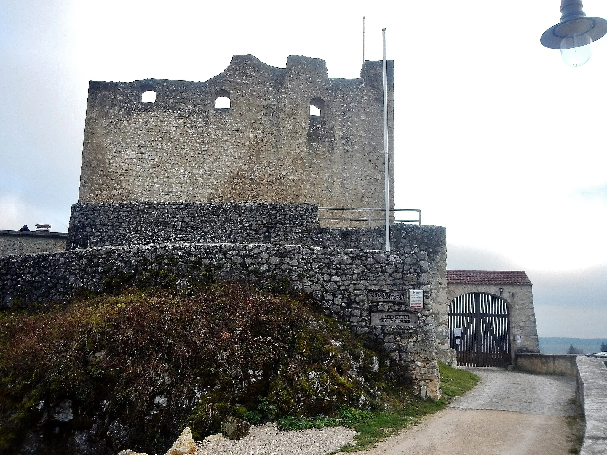 Photo showing: Burg Derneck