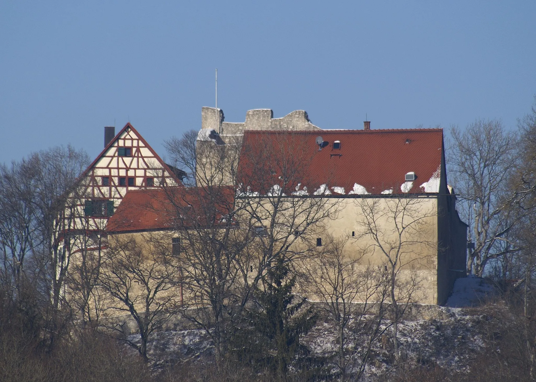 Photo showing: Burg Derneck über dem Großen Lautertal, Ansicht von Osten