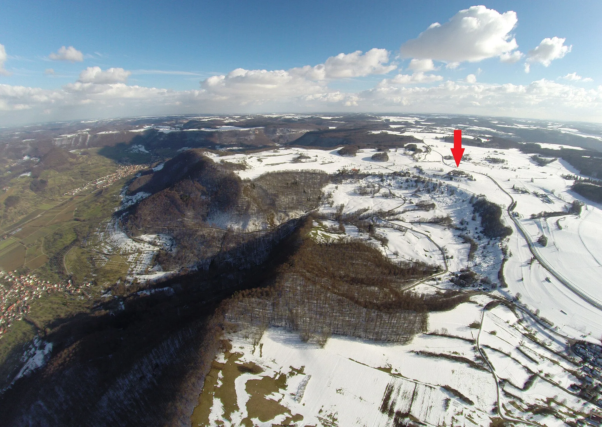 Photo showing: Crater of the Randecker Crater with the Randecker Maar Research Observatory