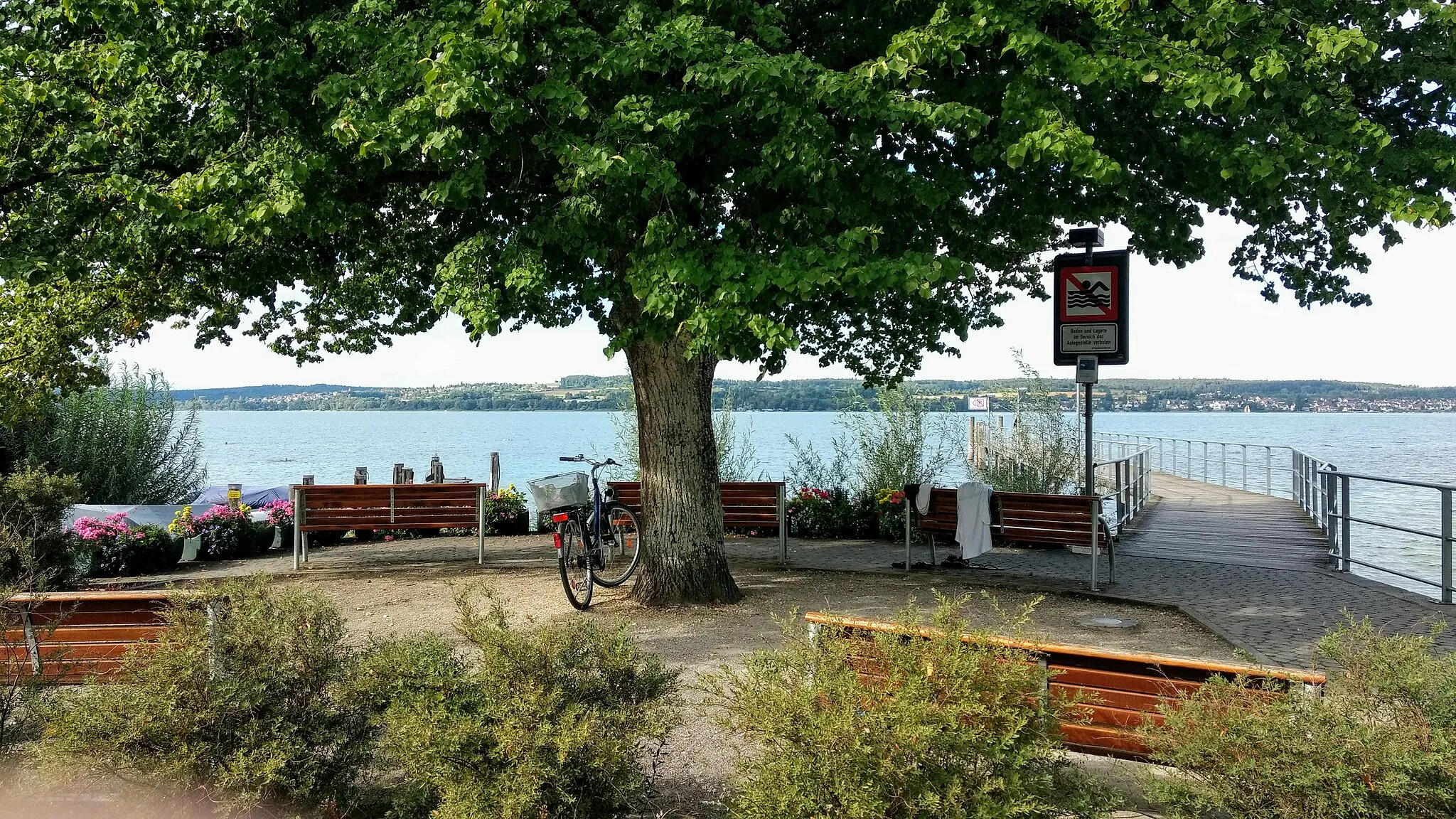 Photo showing: Public dock in the village of Nussdorf on Lake Constance