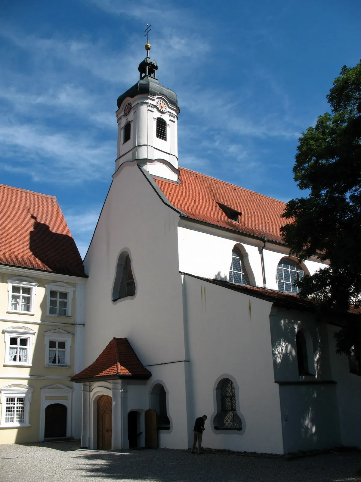 Photo showing: Die Pfarrkirche St. Kosmas und Damian von Gutenzell. Sie ist teil einer ehemaligen Klosteranlage.