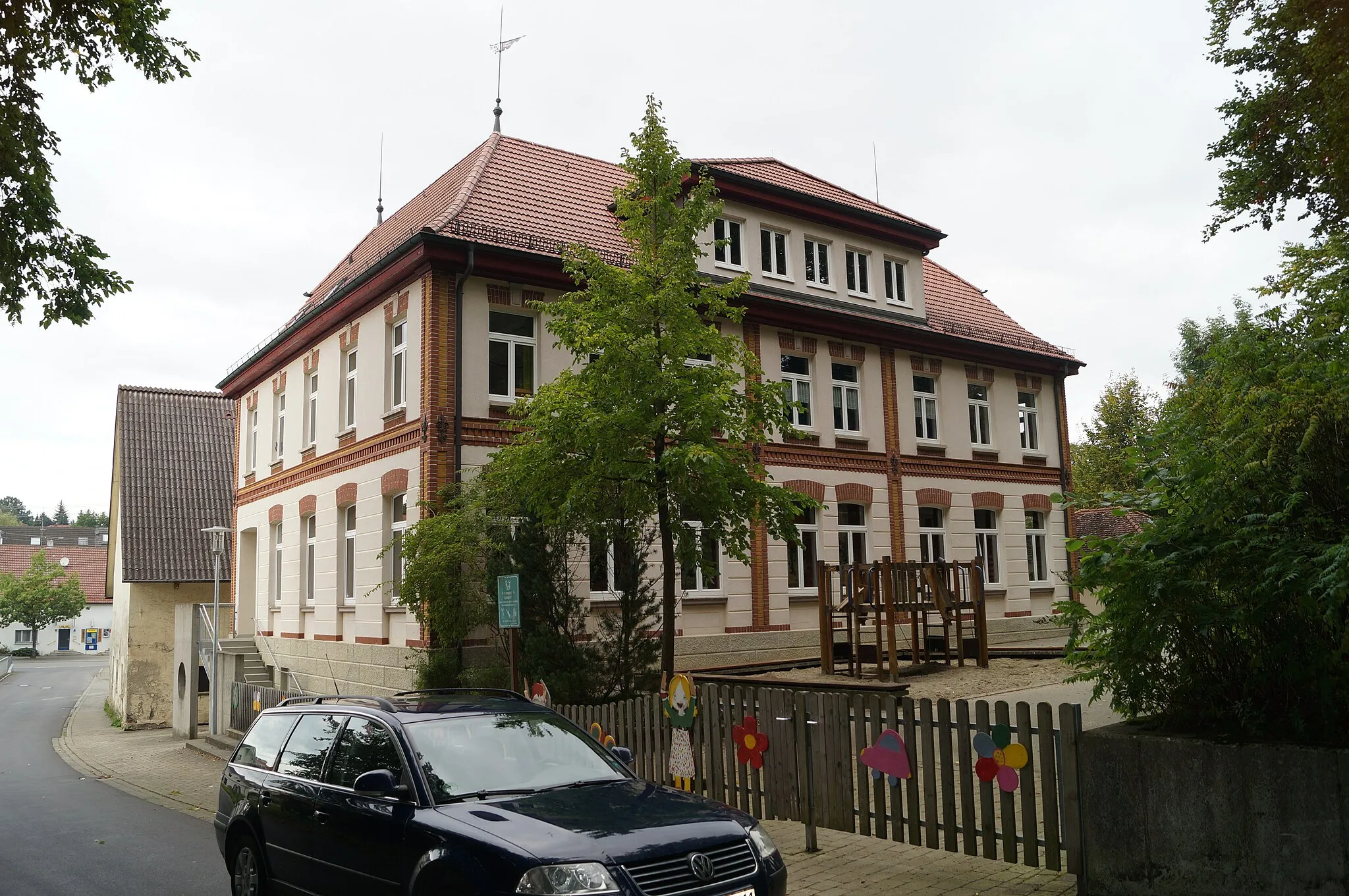 Photo showing: Ehemaliges Schul- und Rathaus Mittelbiberach