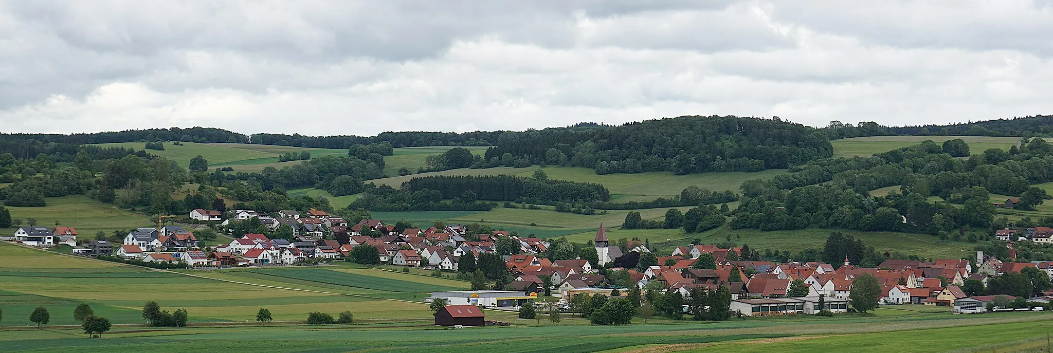 Photo showing: Gächingen vom Westen aus gesehen.