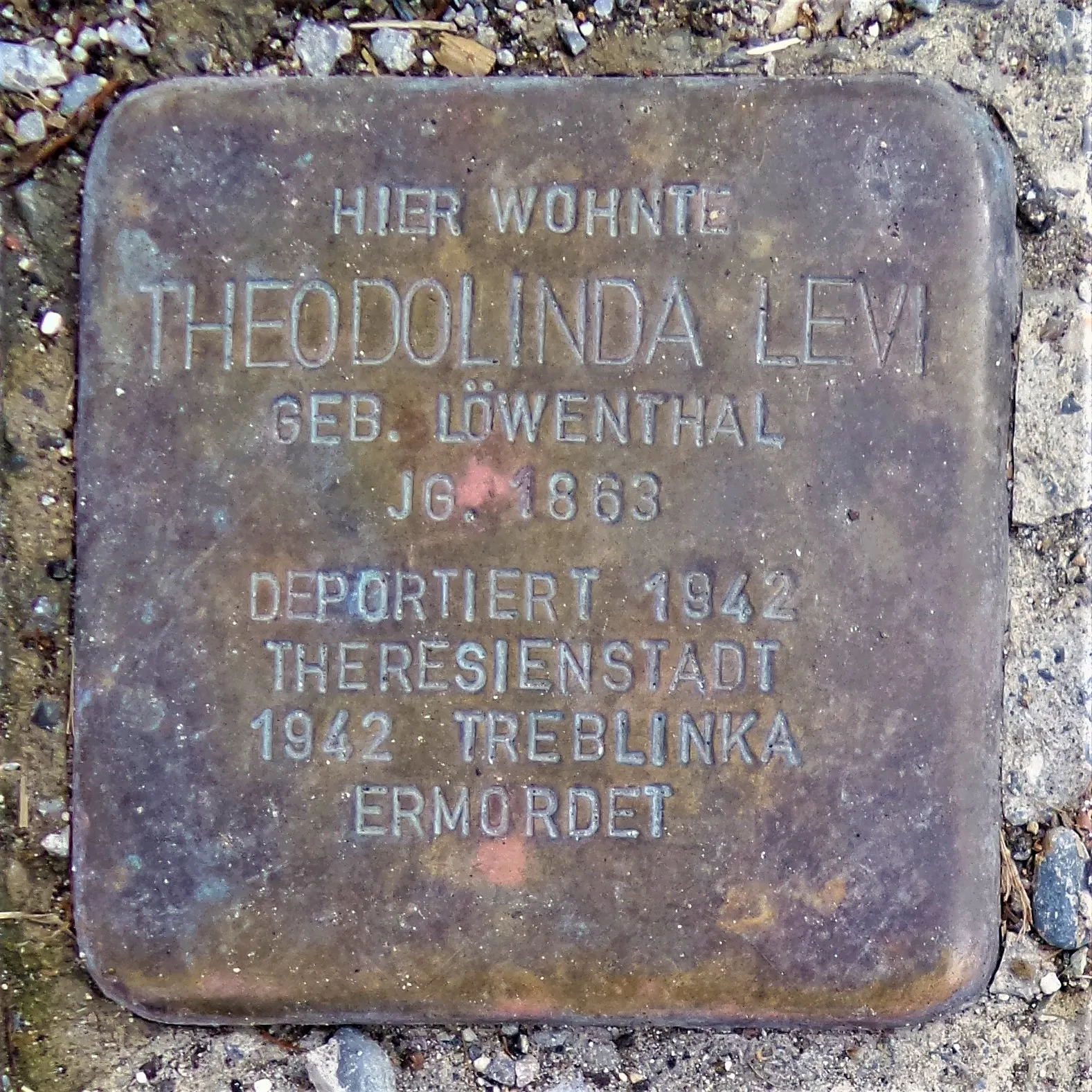 Photo showing: Hier wohnte Theolinda Levi geb. Löwenthal Jg. 1863 - deportiert 1942 Theresienstadt - 1942 Treblinka ermordet