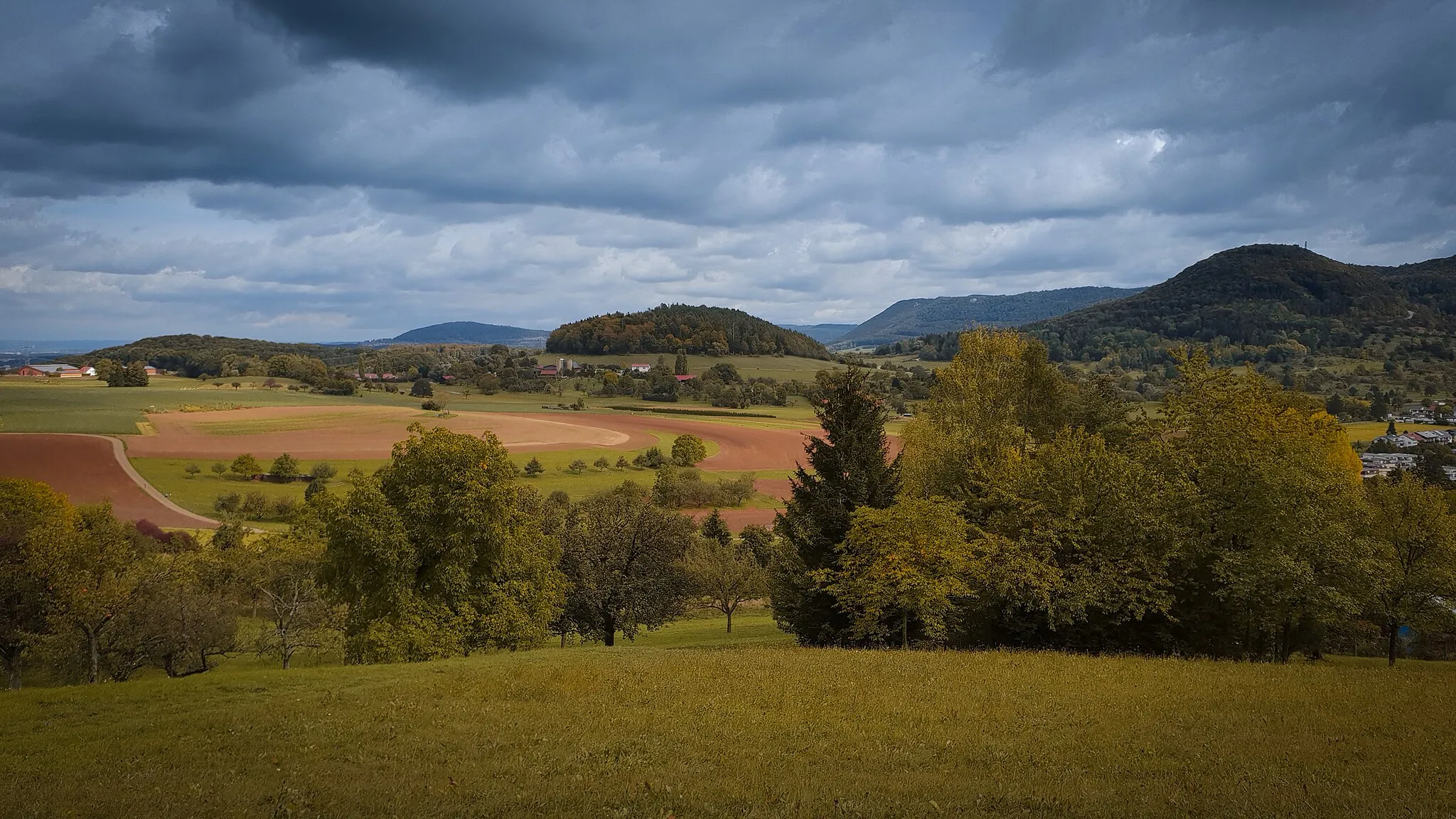 Photo showing: Blick von der Achalm auf den Rangenberg in Eningen unter Achalm