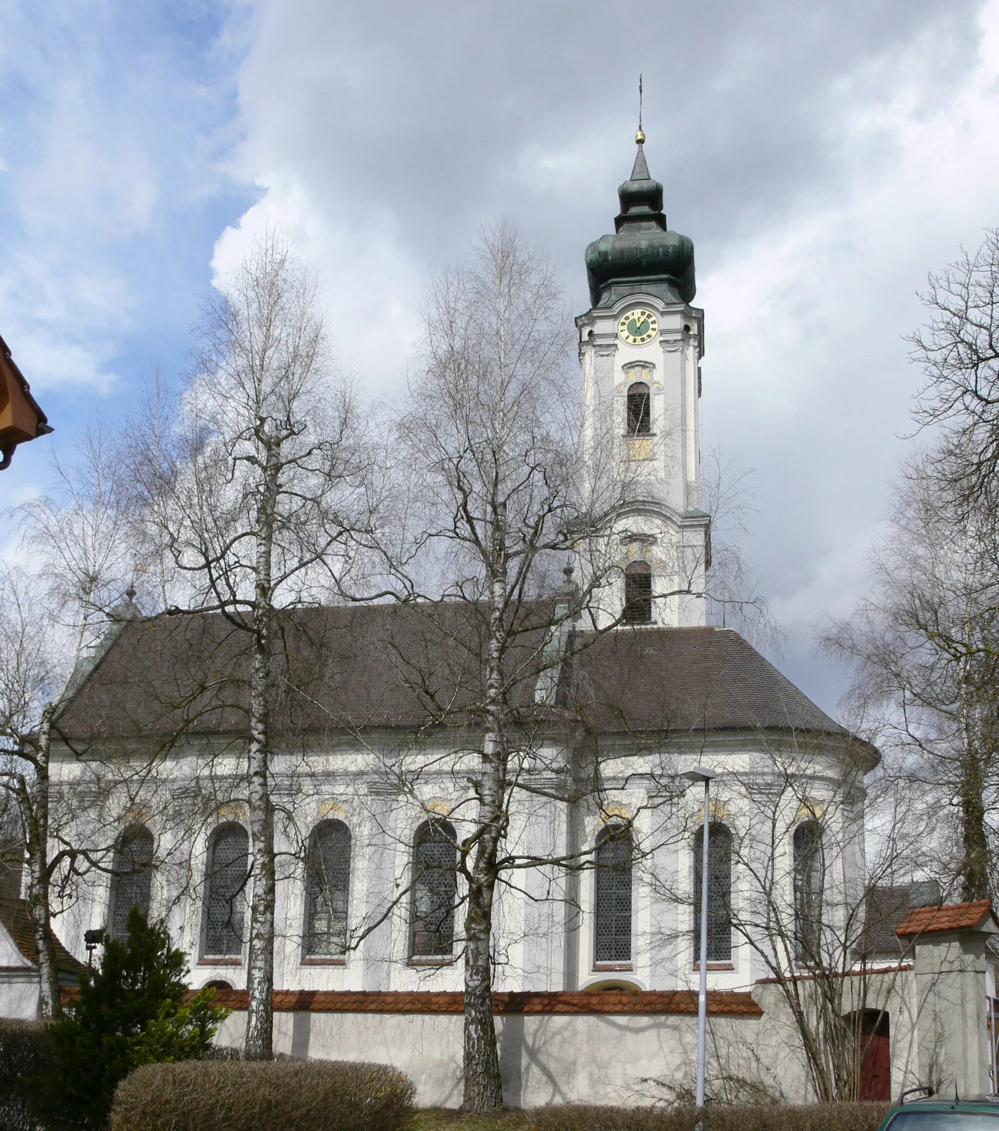 Photo showing: Außenansicht
Pfarrkirche St. Oswald, Otterswang

Bad Schussenried, Landkreis Biberach, Baden-Württemberg