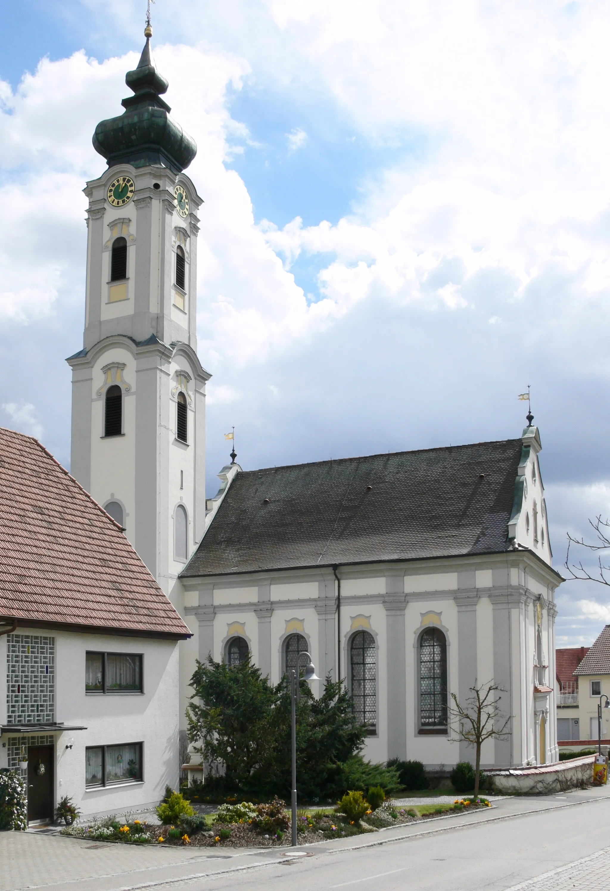 Photo showing: Außenansicht
Pfarrkirche St. Oswald, Otterswang

Bad Schussenried, Landkreis Biberach, Baden-Württemberg