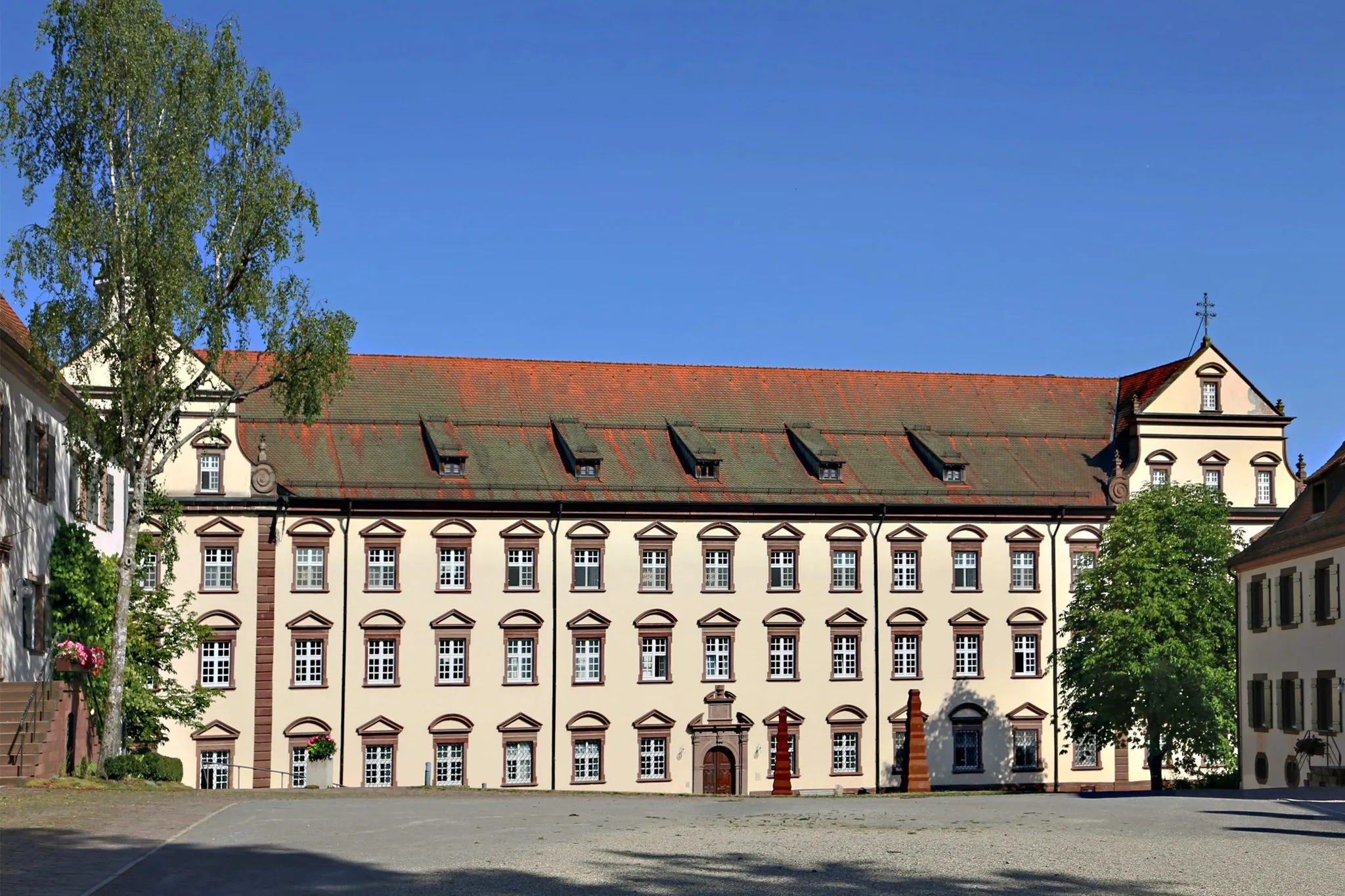 Photo showing: Konventgebäude der Klosteranlage Kirchberg, ein ehemaliges Dominikanerinnen-Kloster. Heute dient es als evangelische Tagungsstätte. Berneuchener Haus.