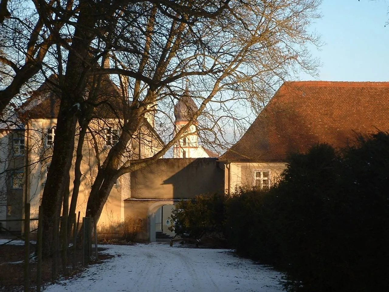 Photo showing: Castle Achstetten, southern entrance
