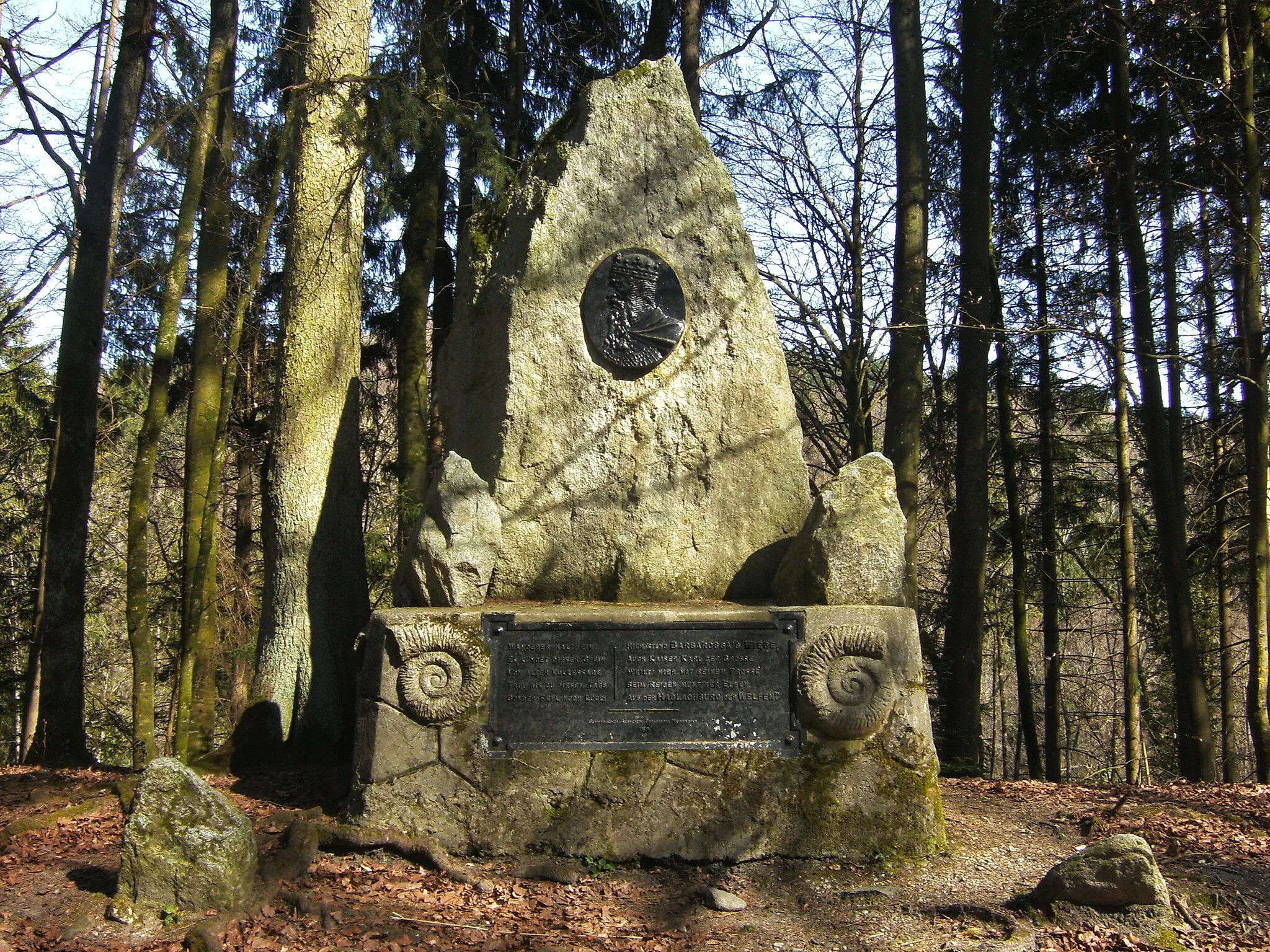 Photo showing: Der Barbarossastein bei Weingarten (Württemberg). Relief von Franz Xaver Eberhard