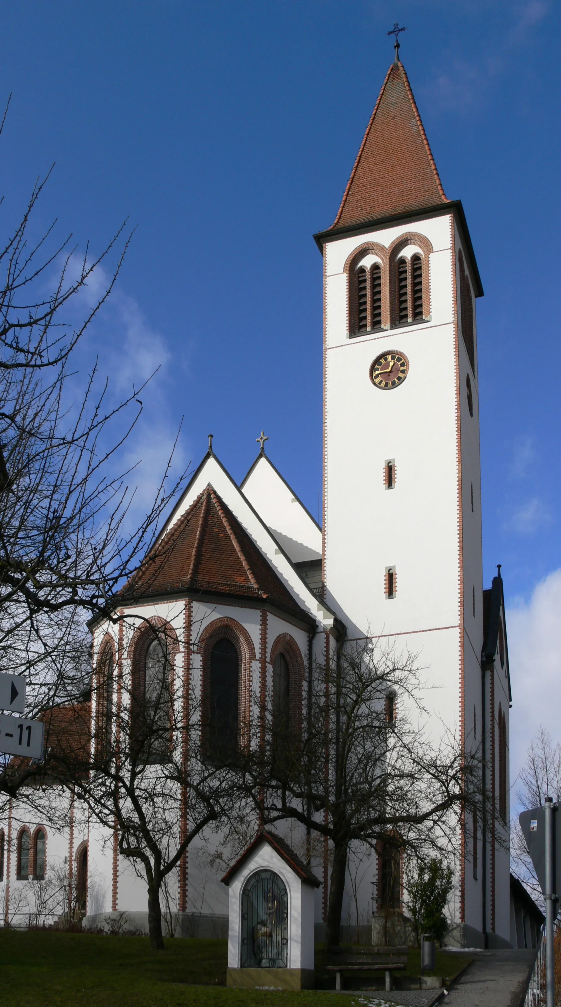 Photo showing: Wolpertswende: Mochenwangen, Pfarrkirche Mariä Geburt, Außenansicht

Architekt: Joseph Cades
(1855–1943)
Alternative names

Josef Cades Description
German architect Date of birth/death

15 September 1855
31 May 1943 Location of birth/death

(Schemmerhofen-)Altheim
Stuttgart Work location

Stuttgart Authority file

: Q1706718
VIAF: 8242279
ISNI: 0000 0001 2119 819X
ULAN: 500229166
GND: 12142734X
creator QS:P170,Q1706718