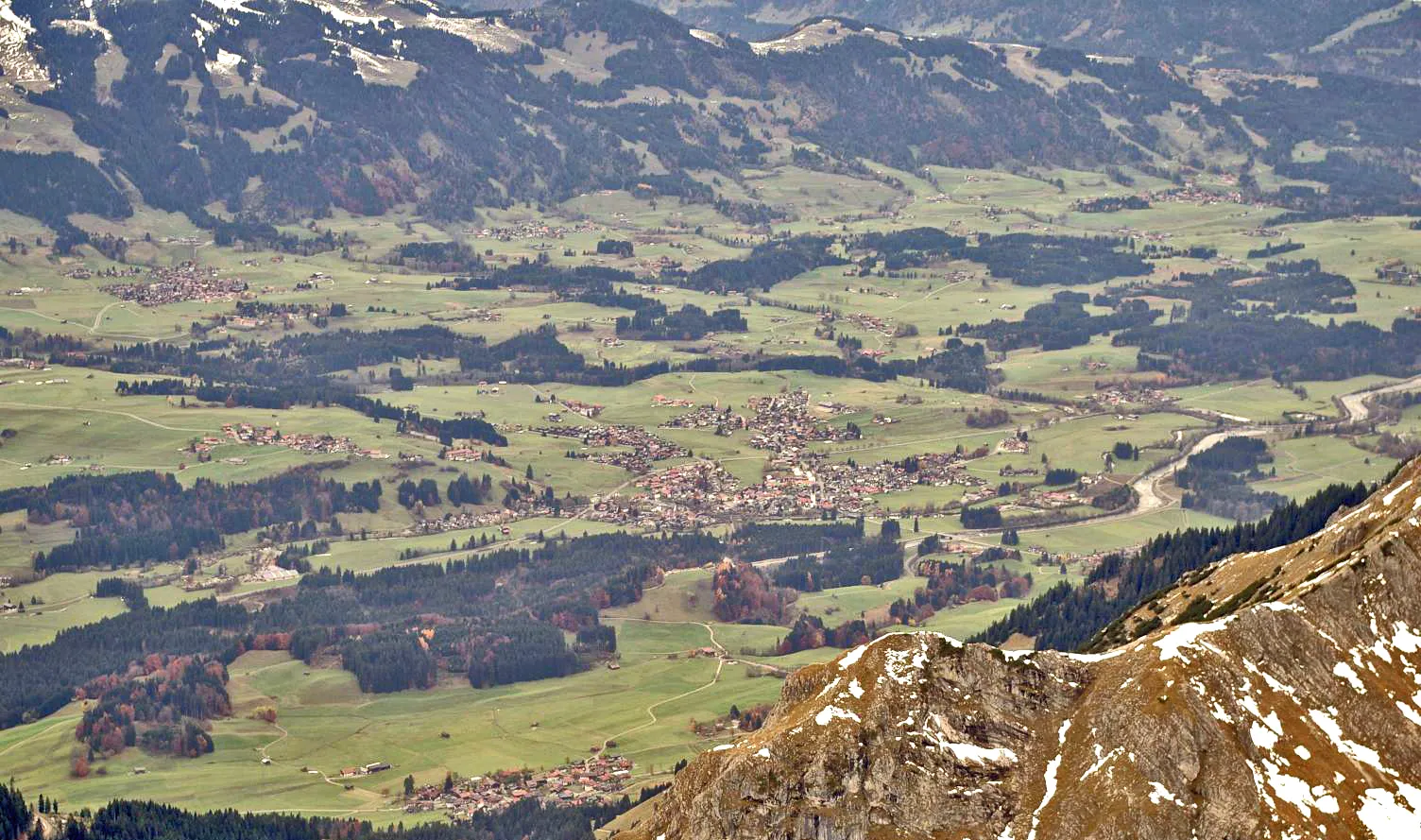 Photo showing: Fischen im Allgäu from the top of the Nebelhorn.