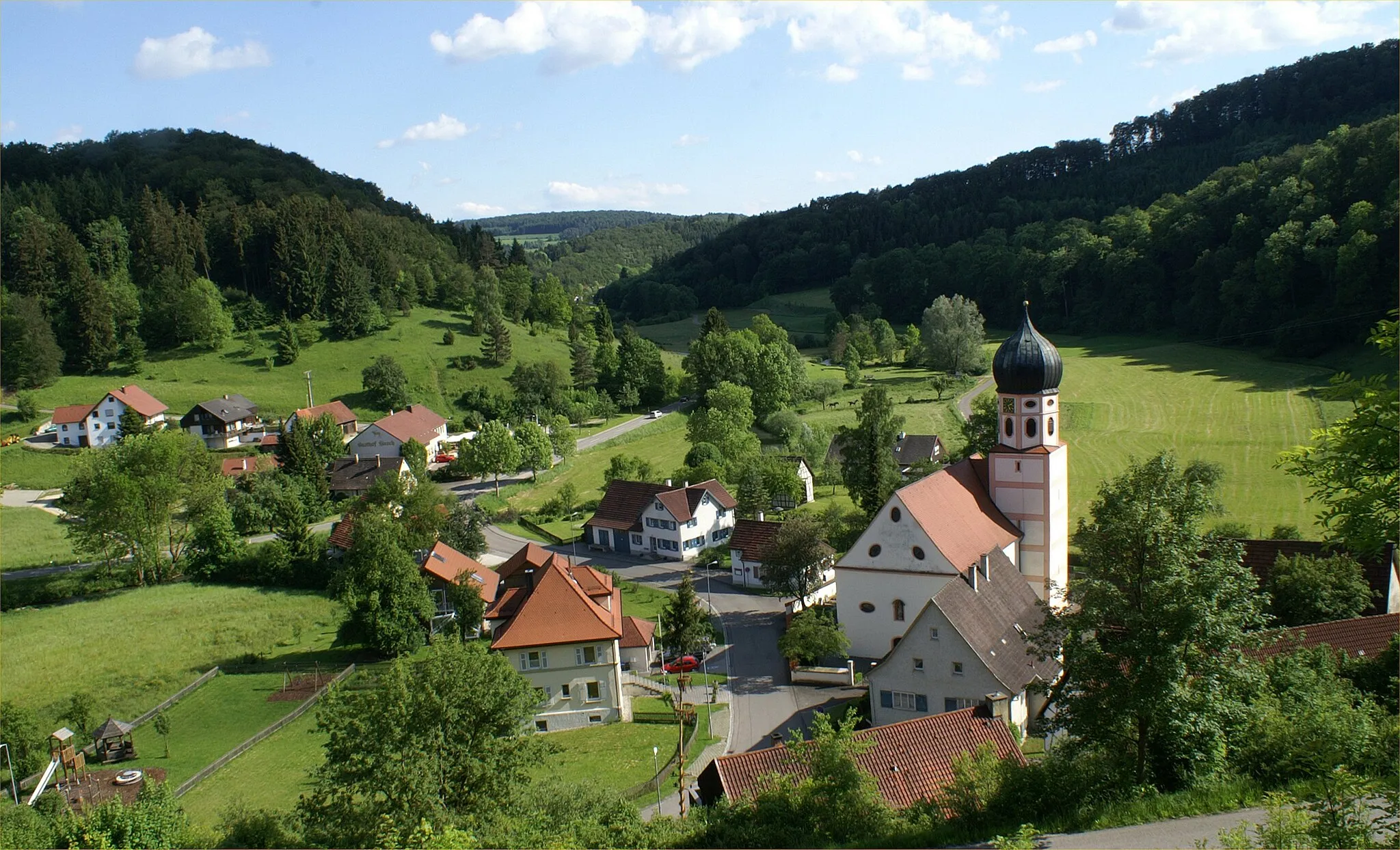 Photo showing: Der Münsinger Stadtteil Bichishausen im Großen Lautertal auf der Schwäbischen Alb