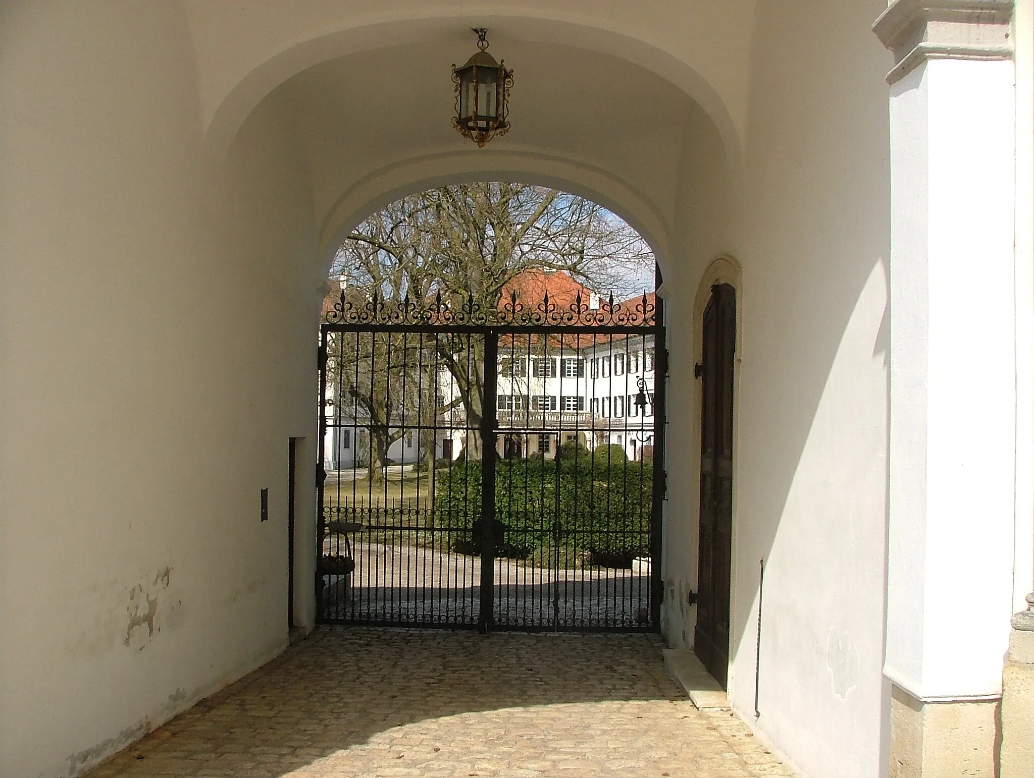 Photo showing: Eingang zum Schloss