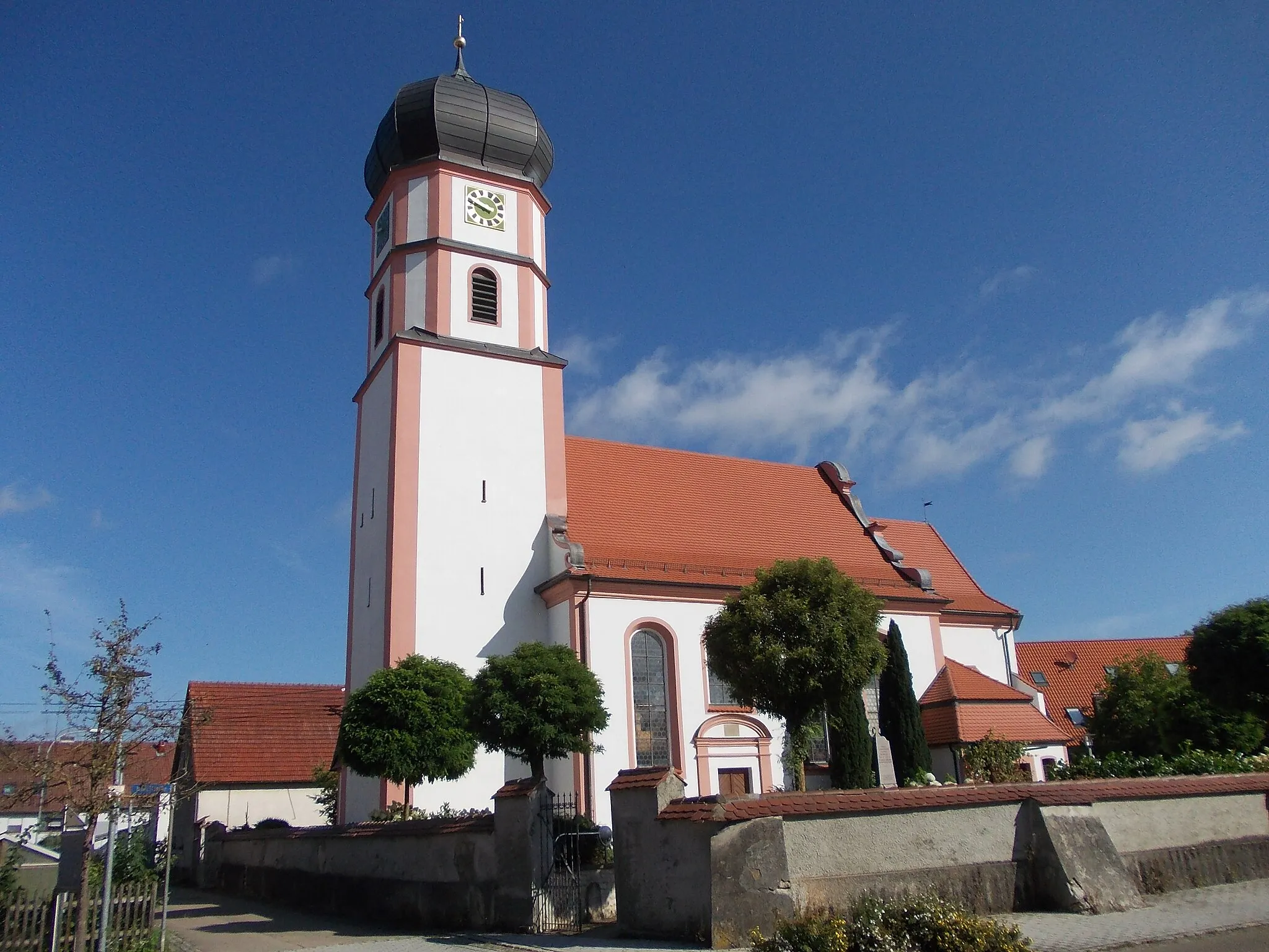 Photo showing: Die Franziskuskirche in Ersingen (Erbach).
