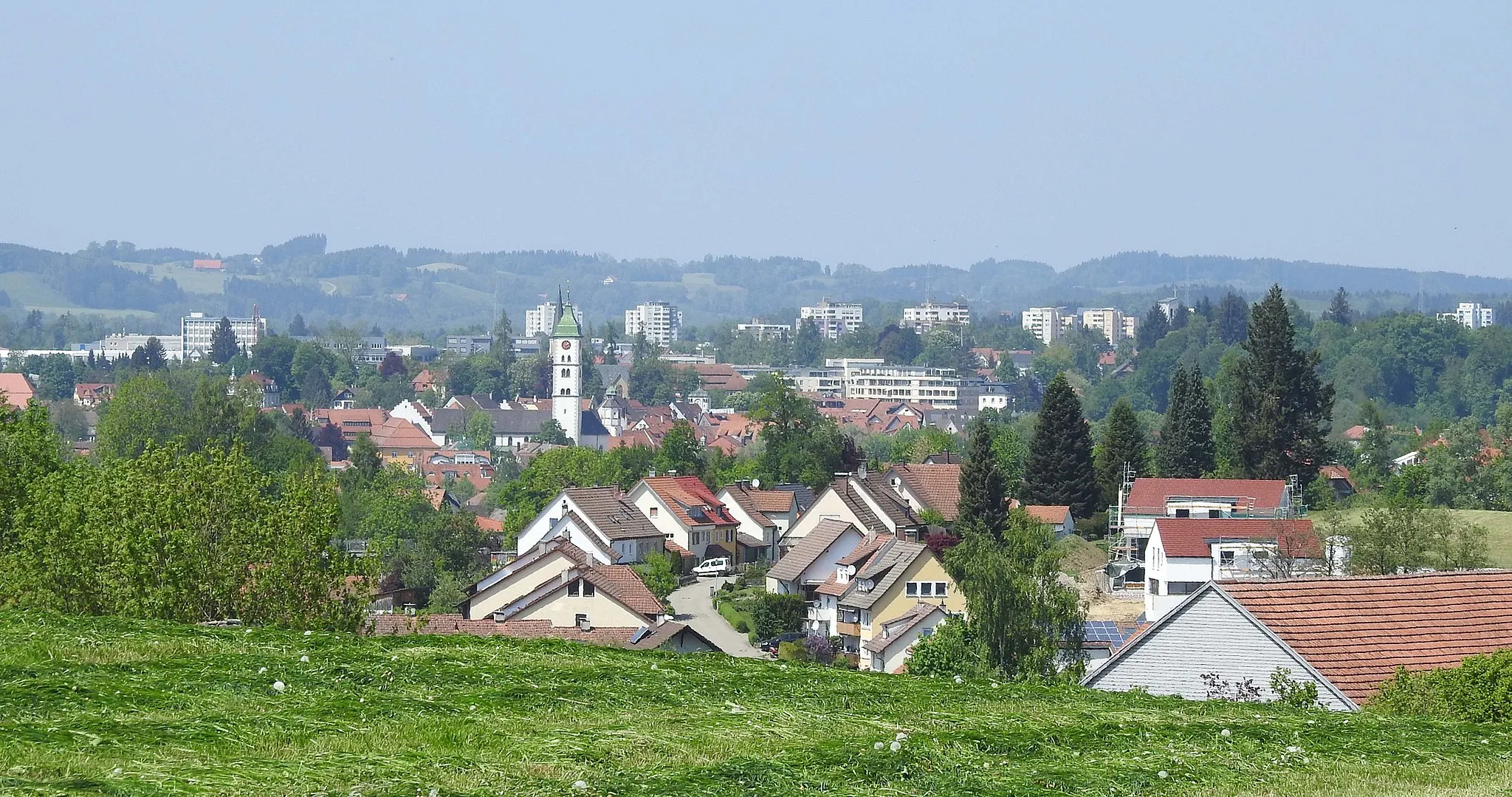 Photo showing: Schwarzenbach von Süden, Hergatz, im Hintergrund Wangen im Allgäu