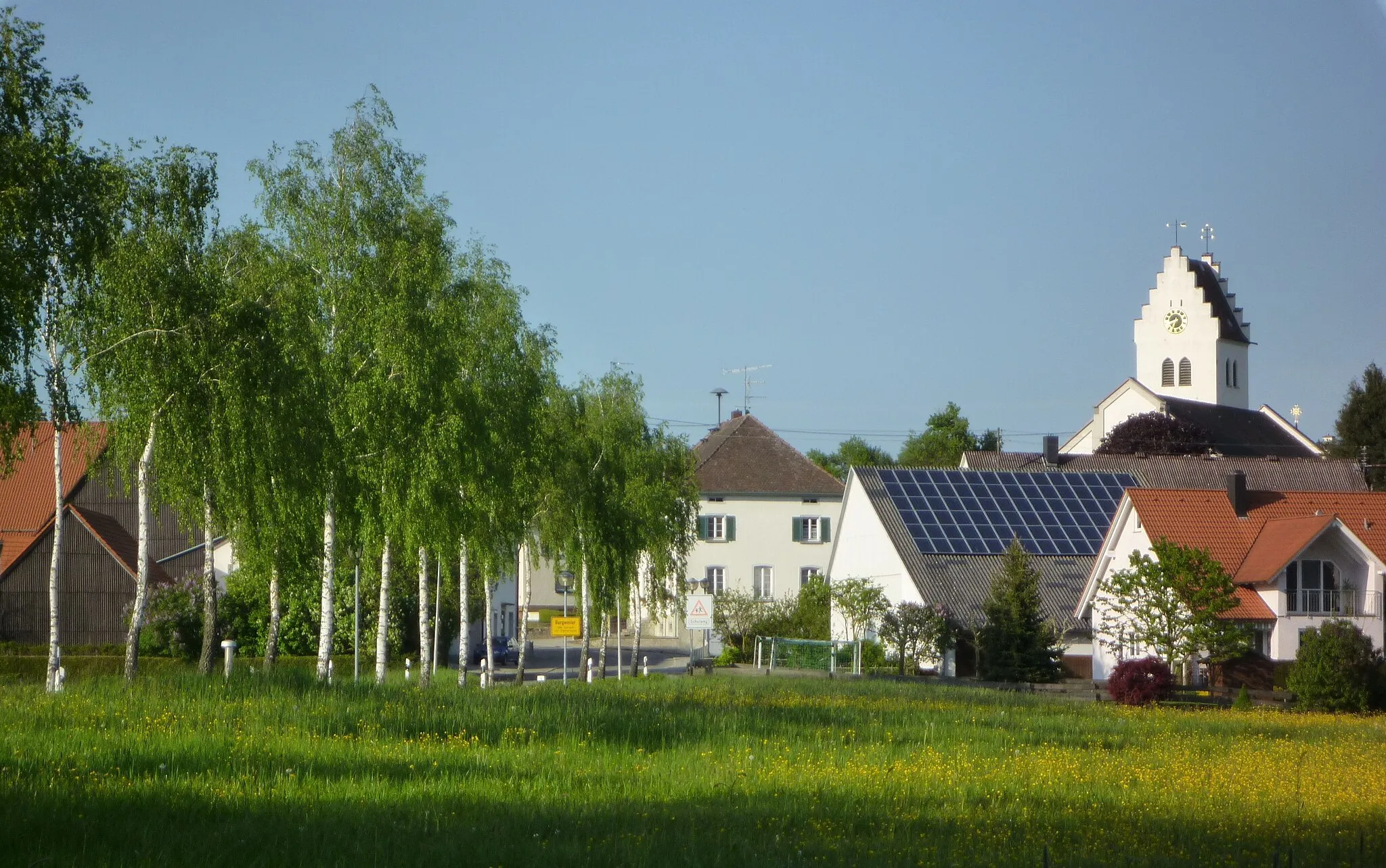 Photo showing: Ostrach-Burgweiler: Birkenallee, Kirche St. Blasius