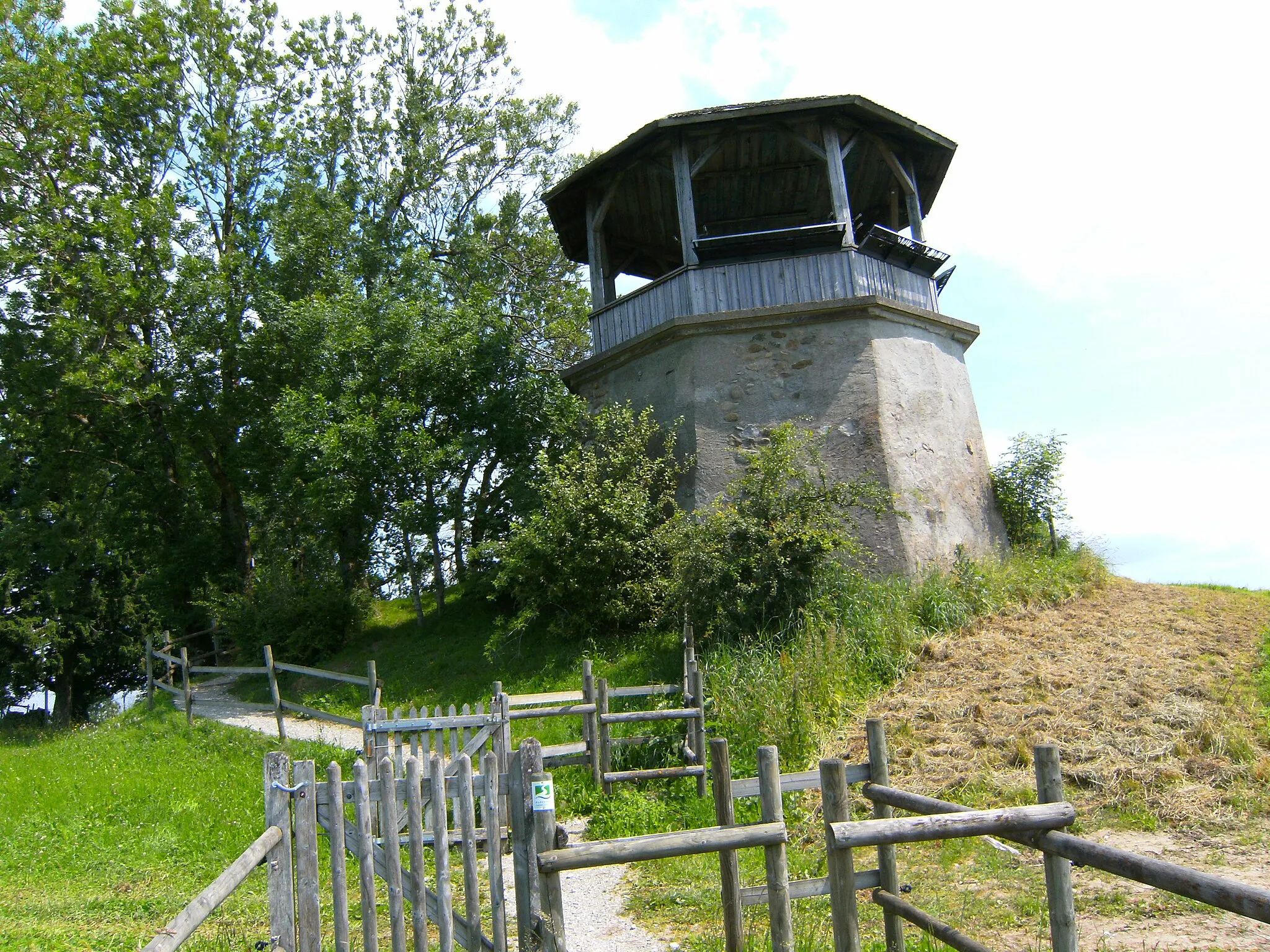 Photo showing: Viewpoint at Höchsten hill in Germany, part of the path of Swuabian-alemannic dialects.
