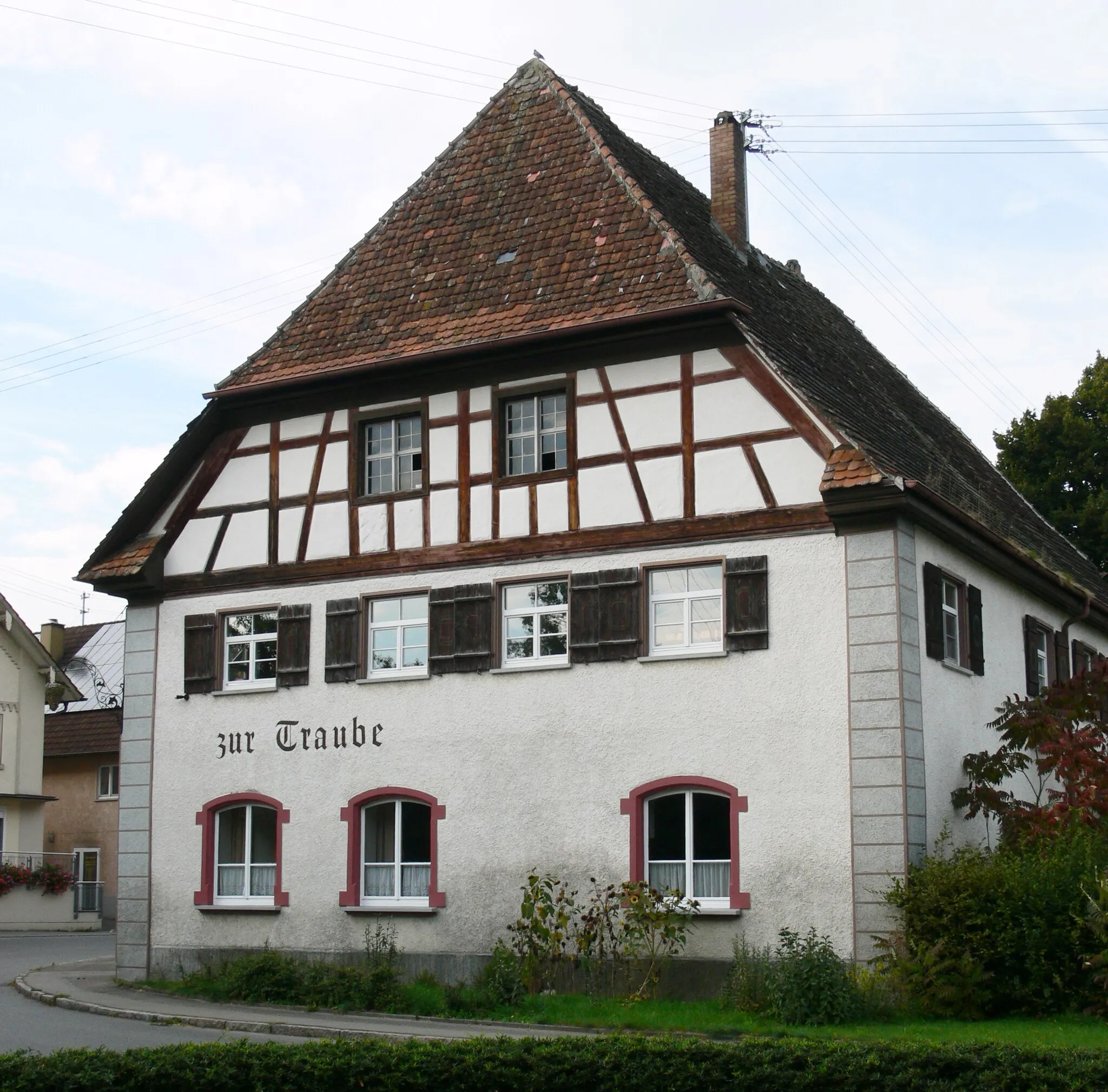 Photo showing: Zußdorf, Gemeinde Wilhelmsdorf, Landkreis Ravensburg
Ehem. Gasthof Traube