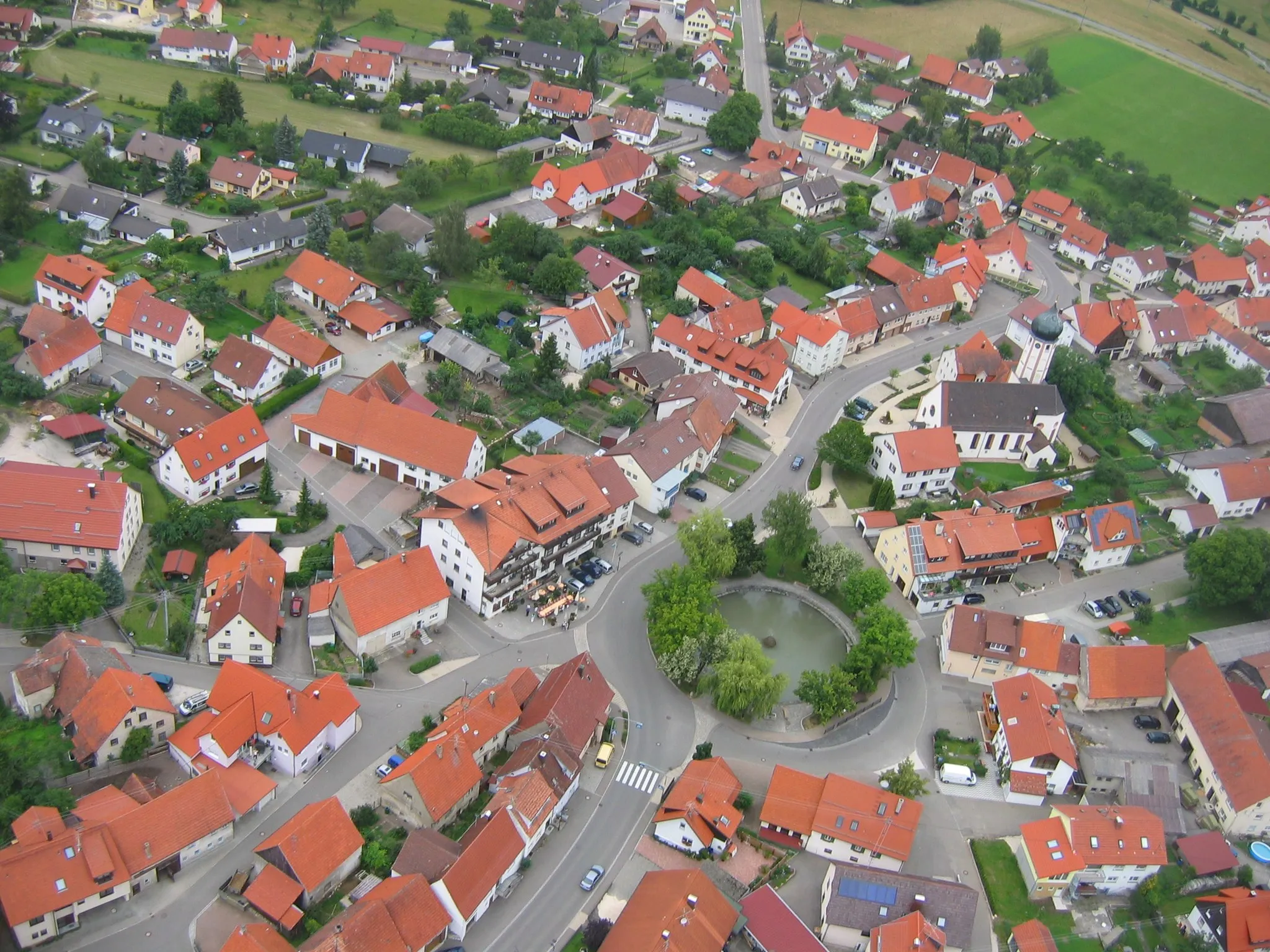 Photo showing: The village Frohnstetten photographed from a plane.
