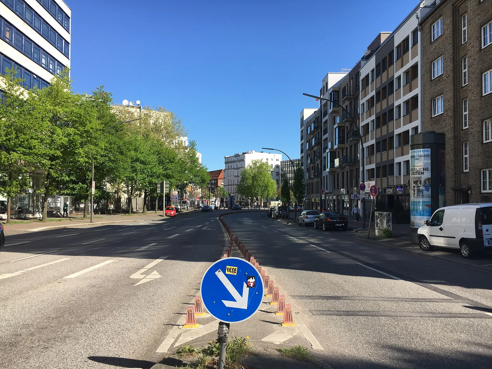 Photo showing: Kreuzweg, Blick von der Ecke Adenauerallee Richtung Steindamm