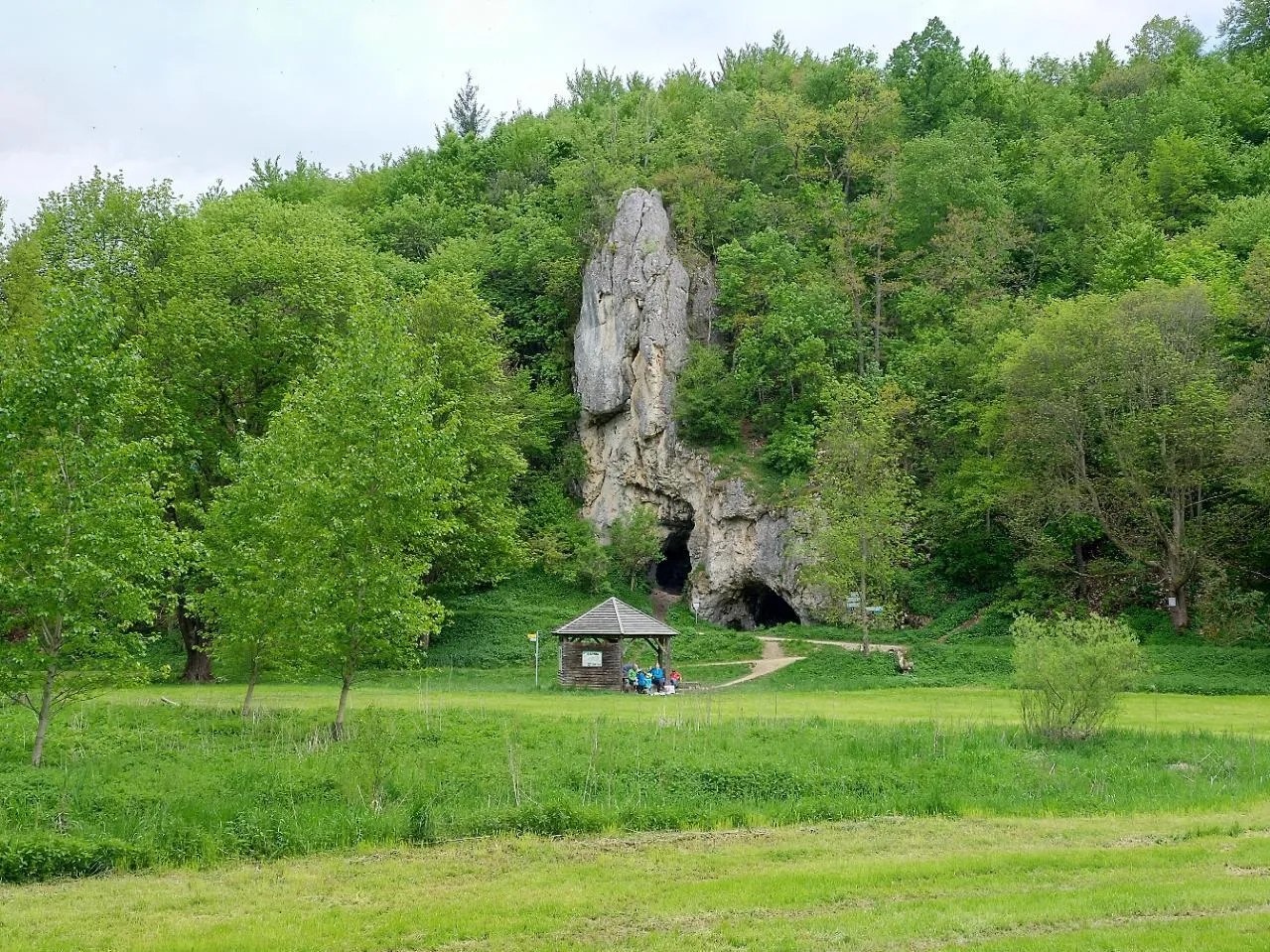 Photo showing: Eiszeit-Höhlen im Lonetal, Teil 1: die Fohlenhaus-Höhle