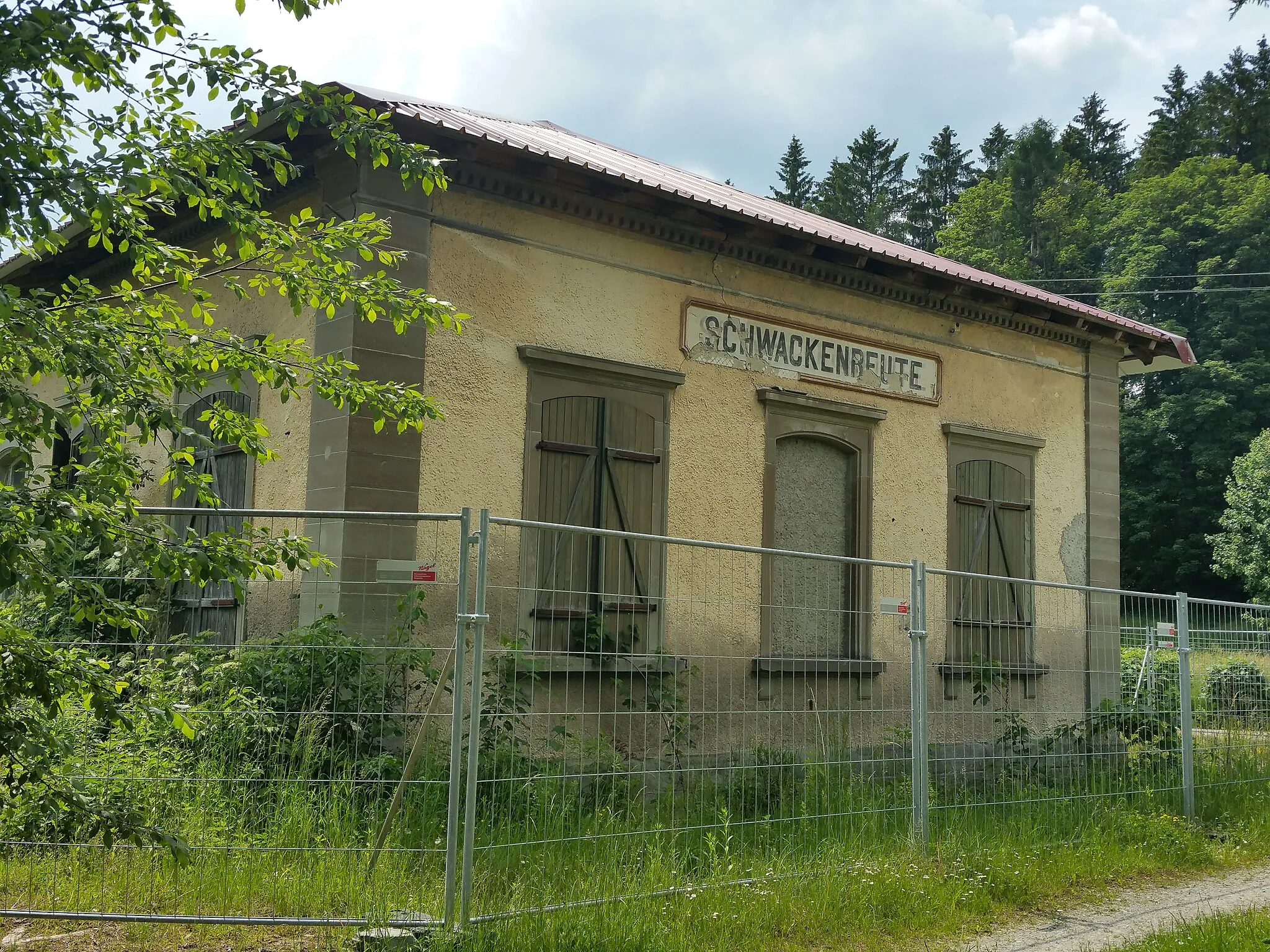 Photo showing: Schwackenreute station