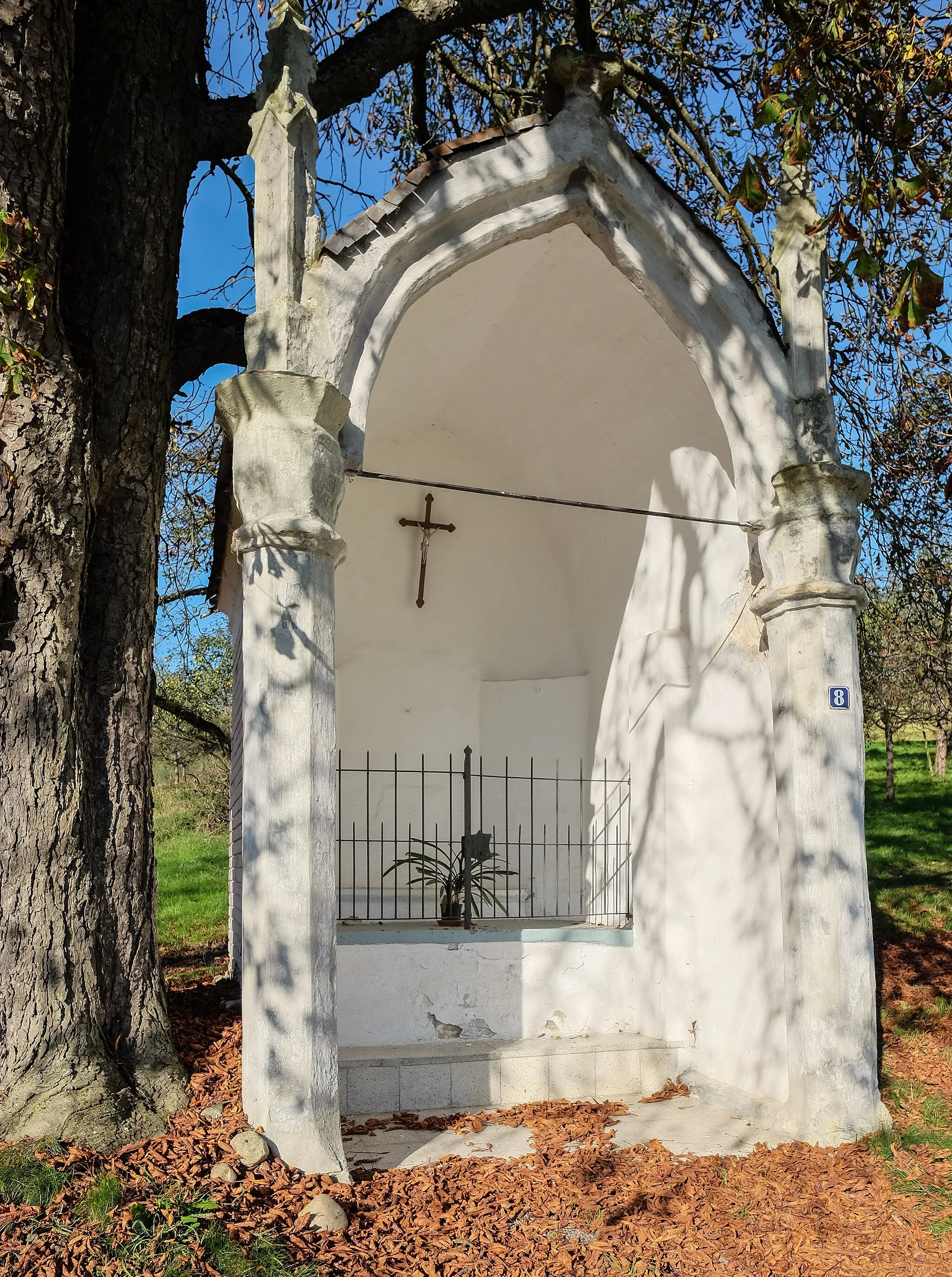 Photo showing: Wayside shrine in Deggenhausertal-Untersiggingen, district Bodenseekreis, Baden-Württemberg, Germany