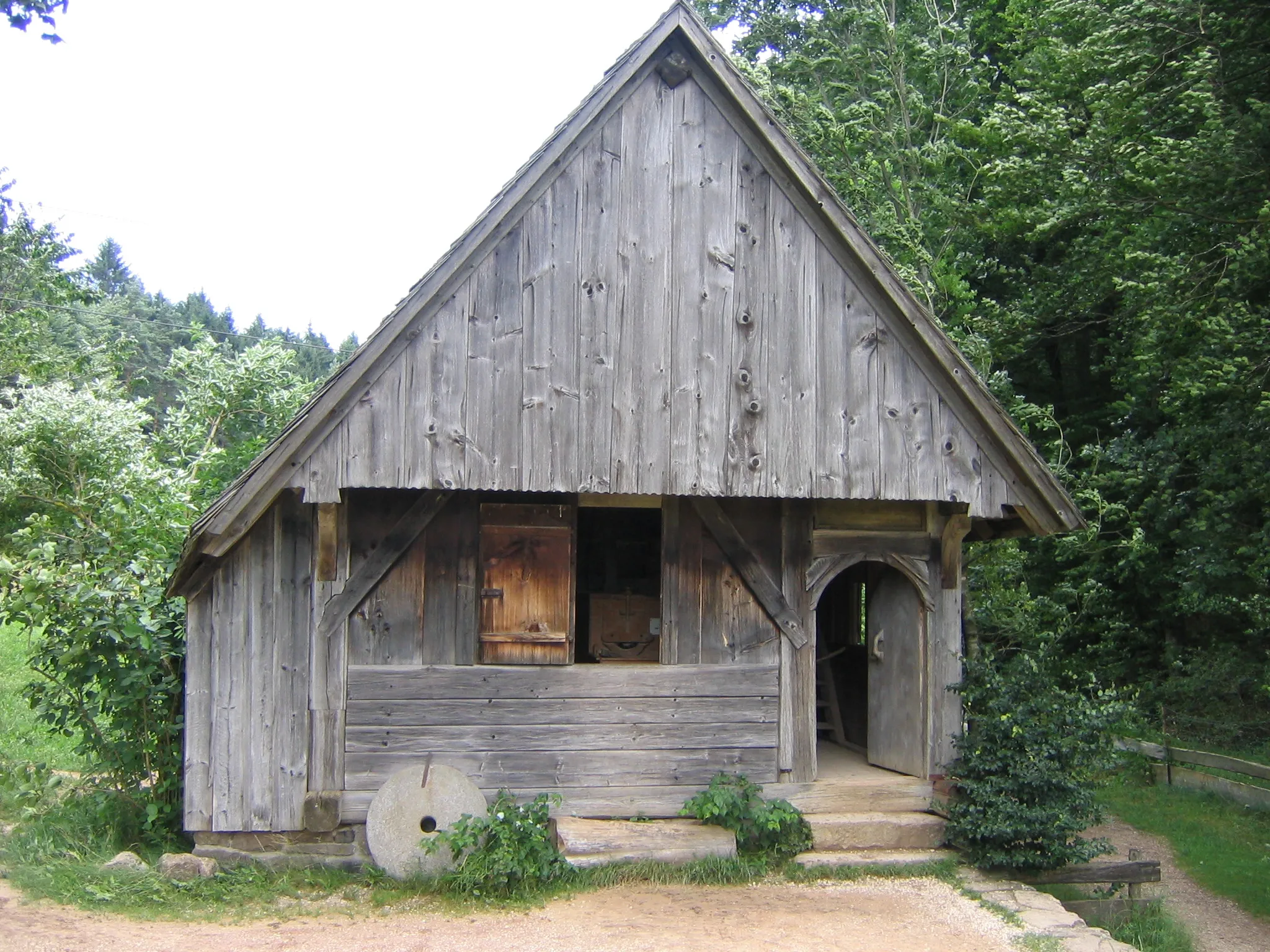 Photo showing: Mühle im Freilichtmuseum Neuhausen ob Eck - ehemals die Hausmühle vom Hochbronnerhof in Harzerloch bei Peterzell, Stadt St. Georgen im Schwarzwald