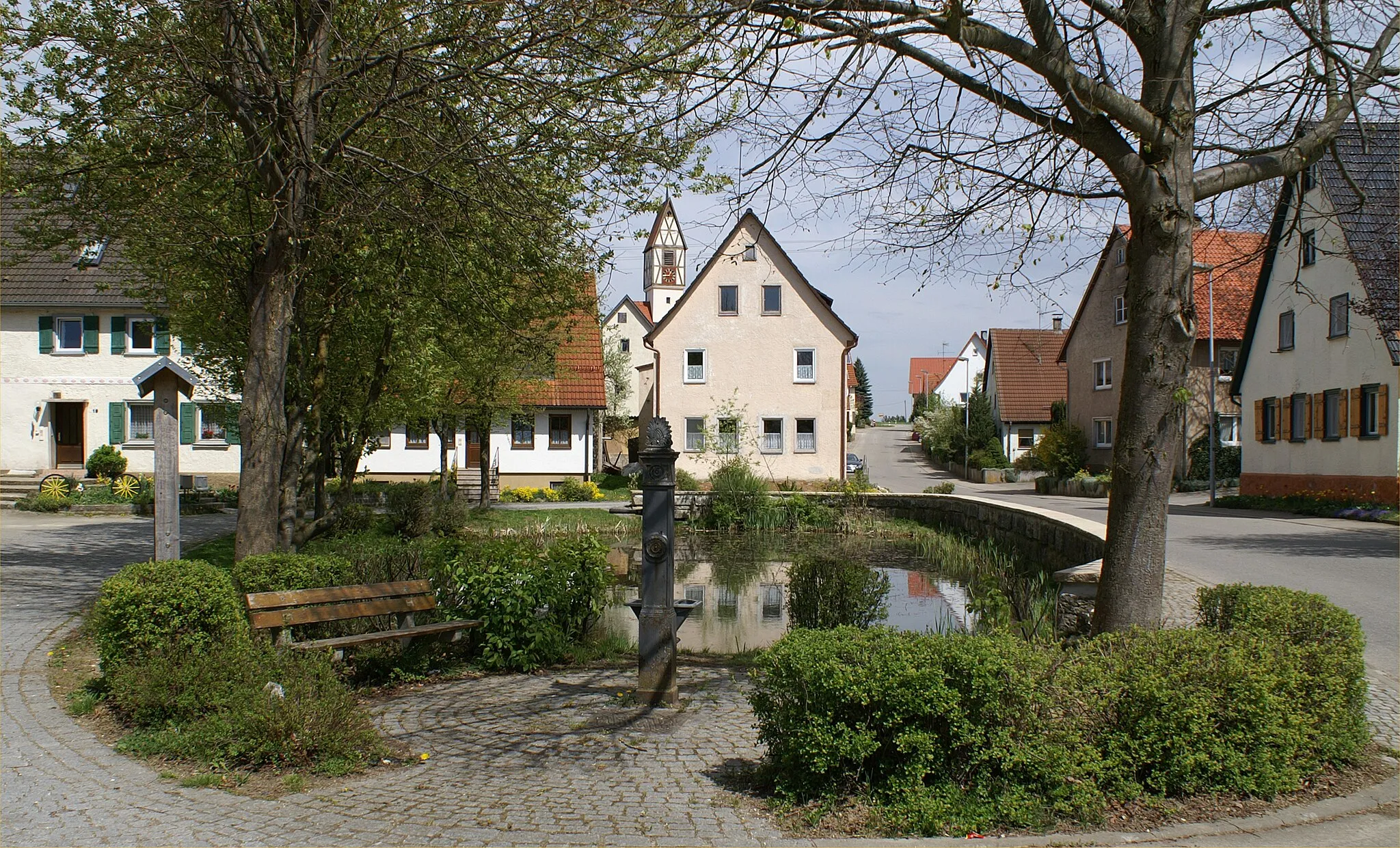 Photo showing: Die Hüle in der Ortsmitte von Bühlenhausen