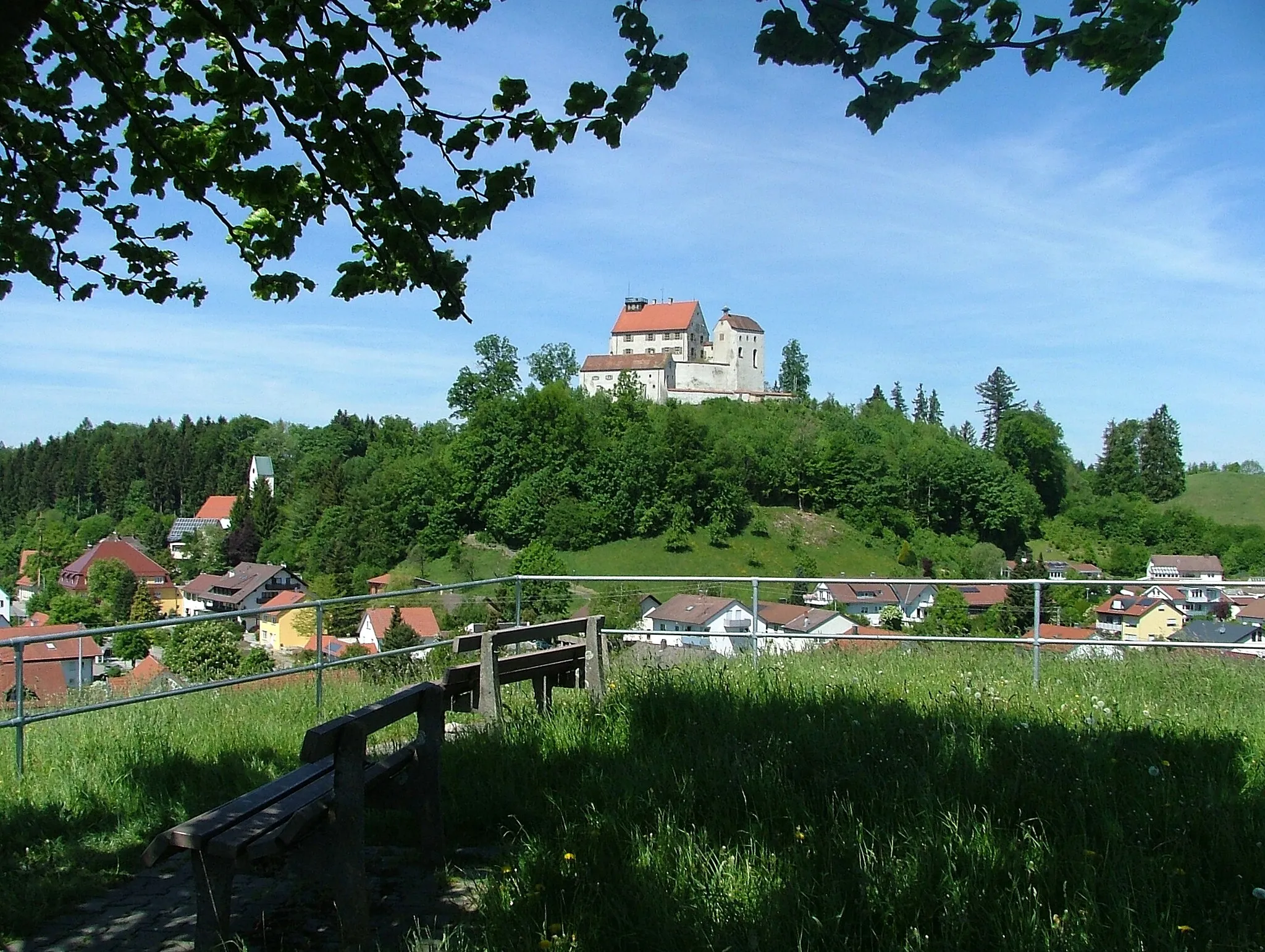 Photo showing: Dorf und Waldburg