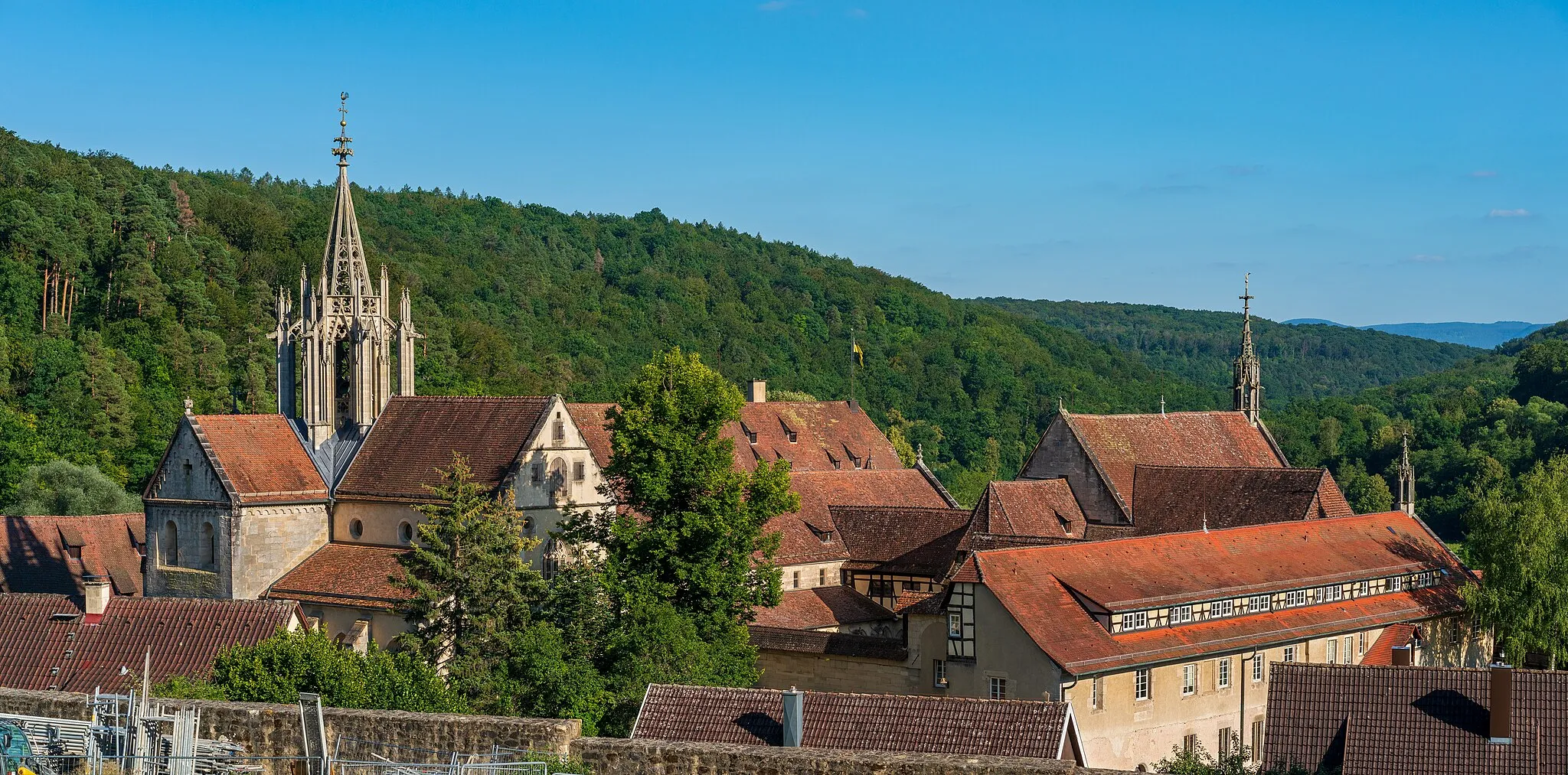 Photo showing: Tübingen, Germany: view of the main part of the Cistercian Bebenhausen Abbey from northwest via the monastery wall. At the left the church.