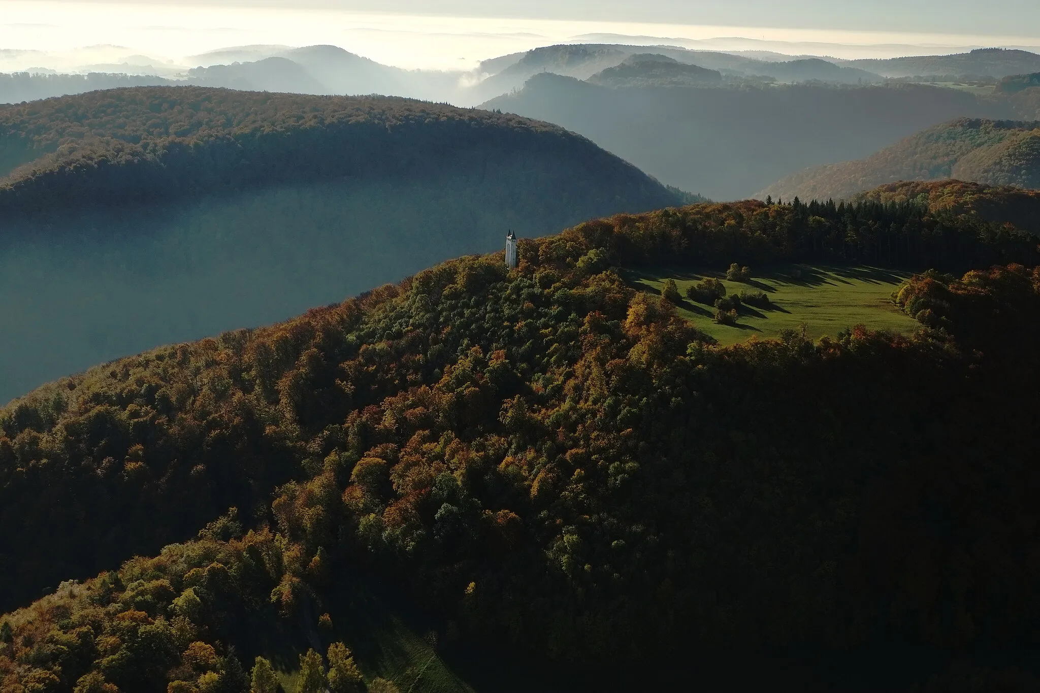 Photo showing: Luftaufnahme des Schönbergturms bei Pfullingen im Landkreis Reutlingen.