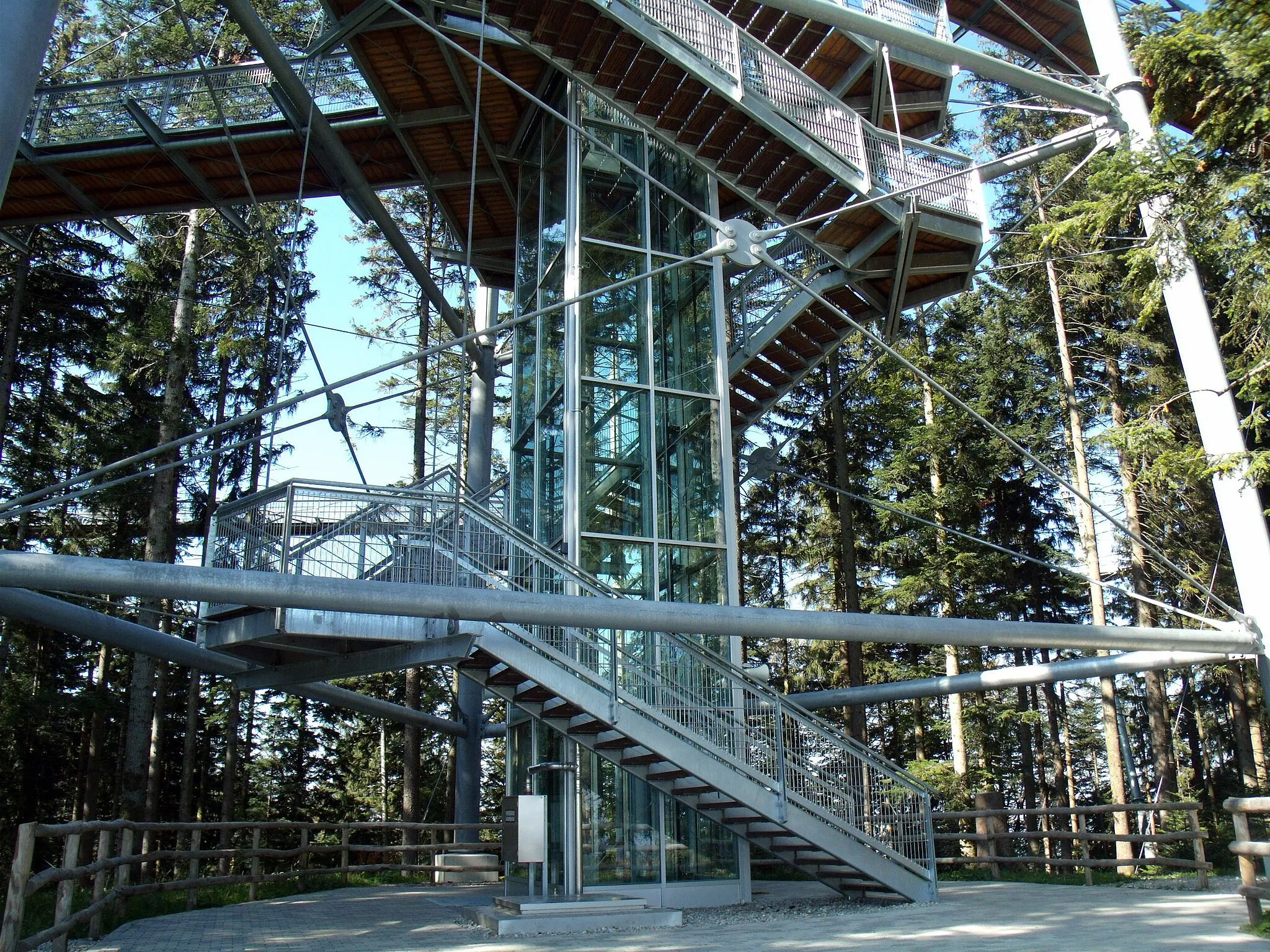 Photo showing: Turm mit Treppen und Fahrstuhl