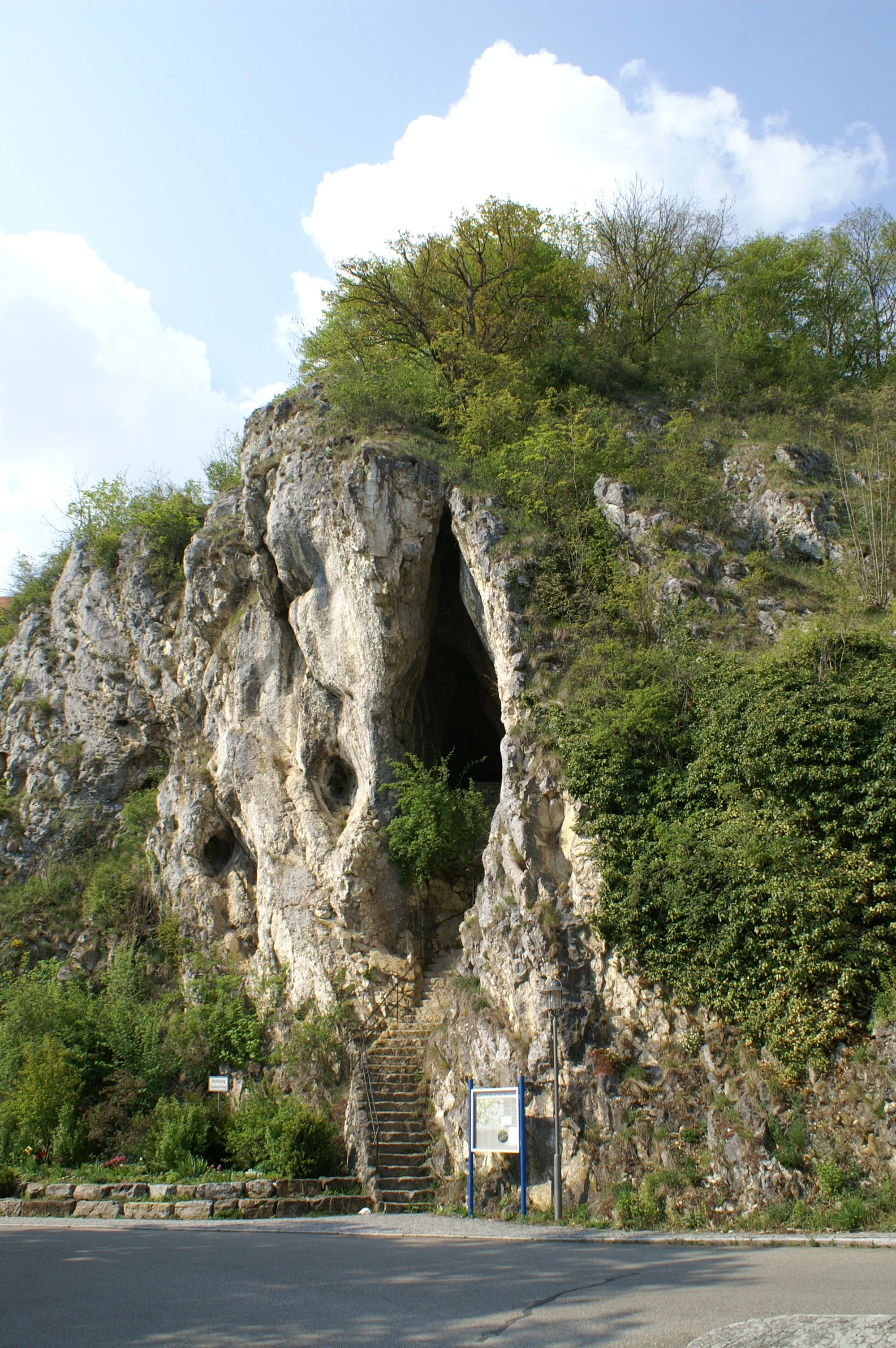 Photo showing: Rechtensteiner Cave