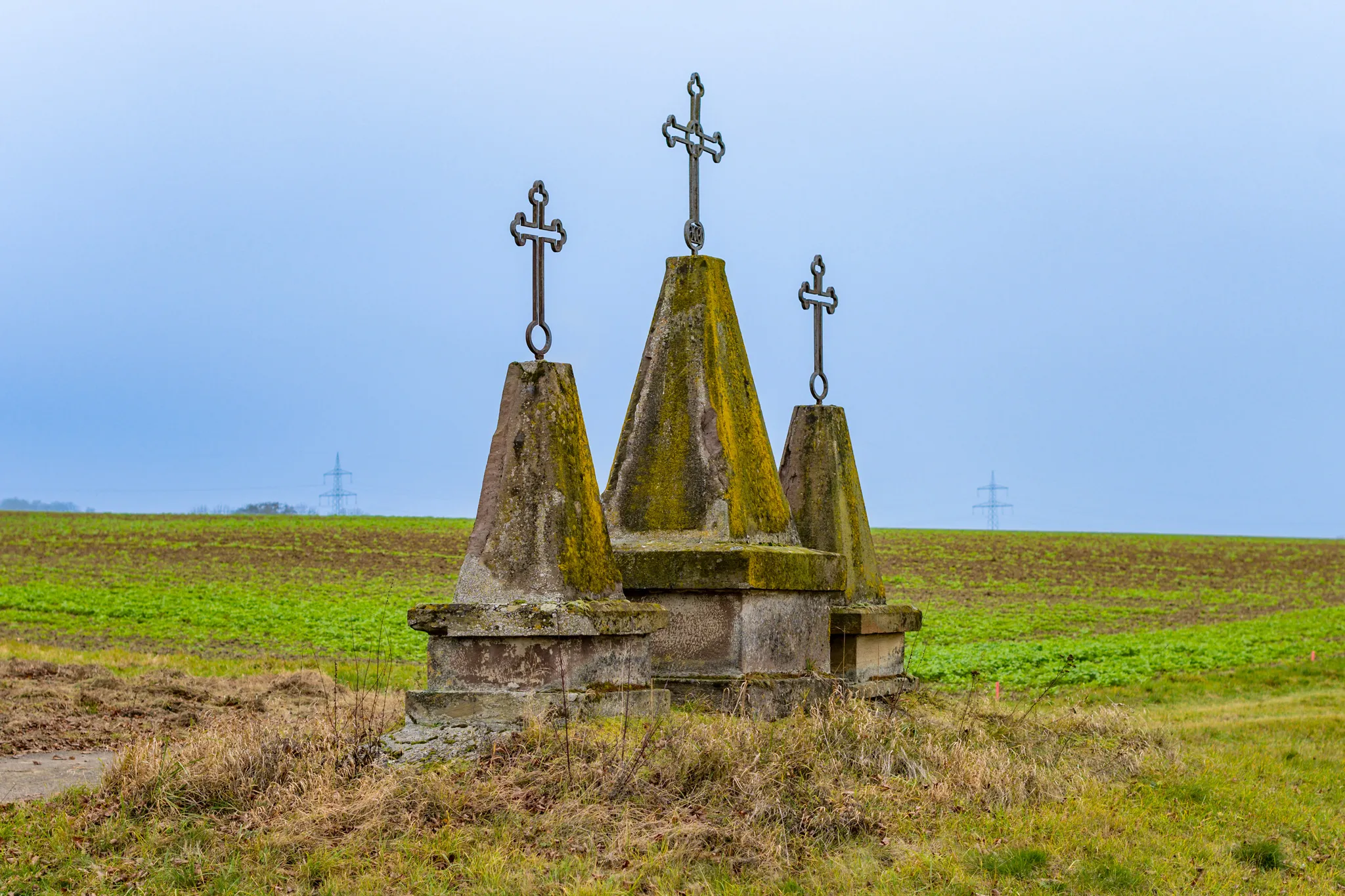 Photo showing: Baudenkmal,D-5-75-168-94,Drei Stelen,Uffenheim