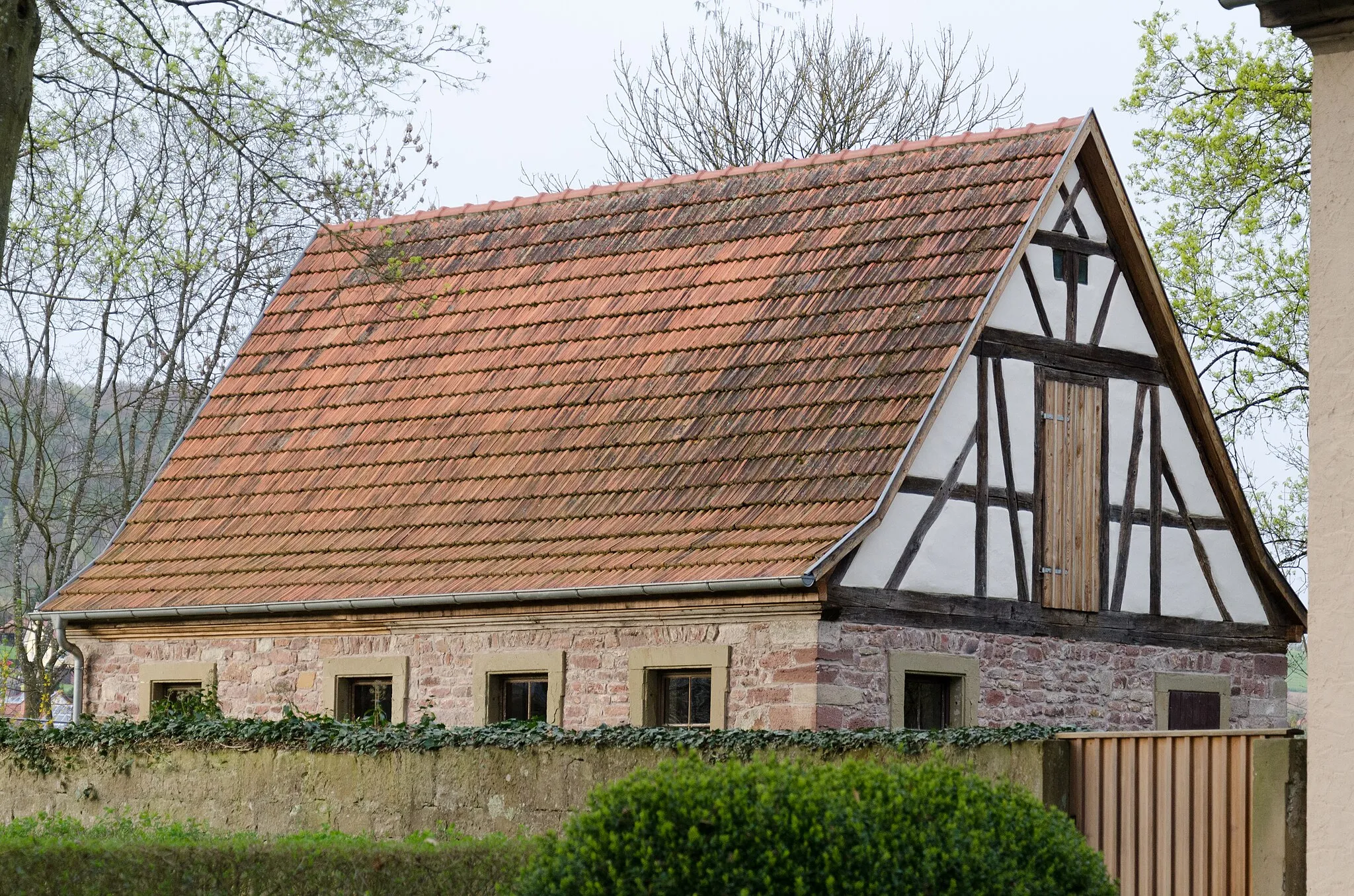 Photo showing: Bad Bocklet, Aschach, Schloss, Wohnteil Wohnwirtschaftgebäude