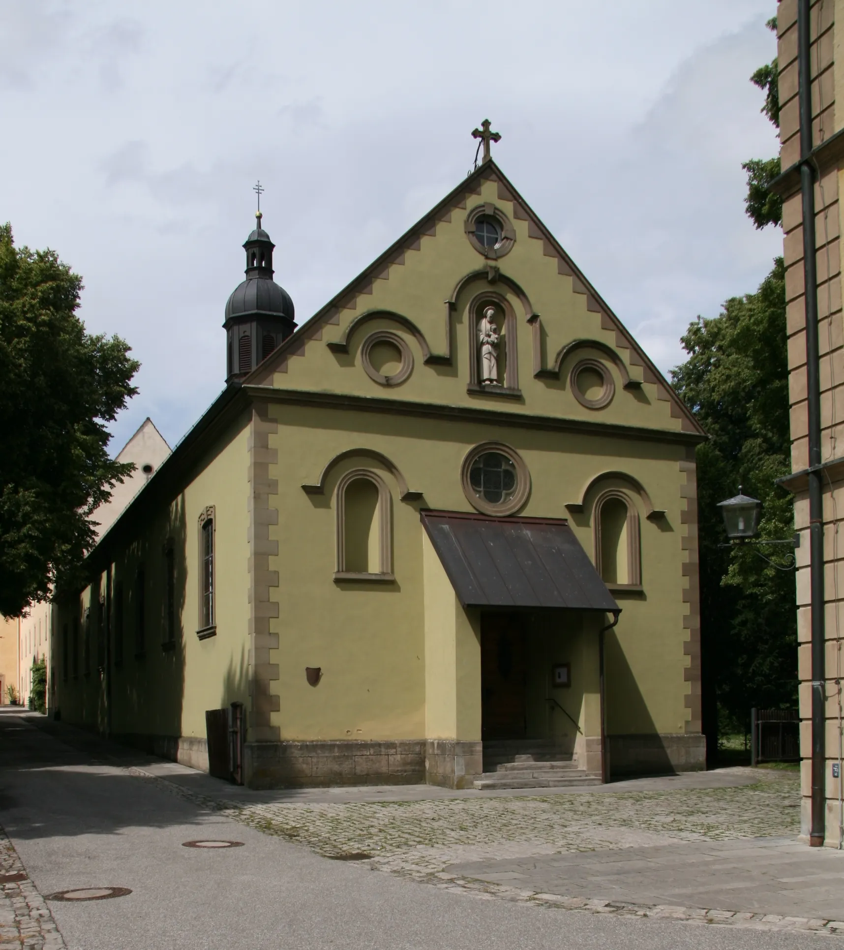 Photo showing: Klosterkirche Maria Bildhausen, Nachfolgebau der 1826 abgebrochenen romaischen Abteikirche