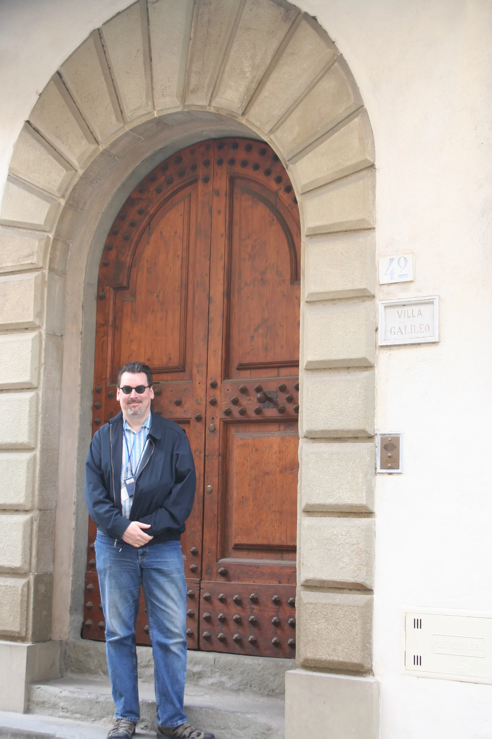 Photo showing: David Eicher at Galileo's house in Arcetri, near Florence, Italy, March 2009.