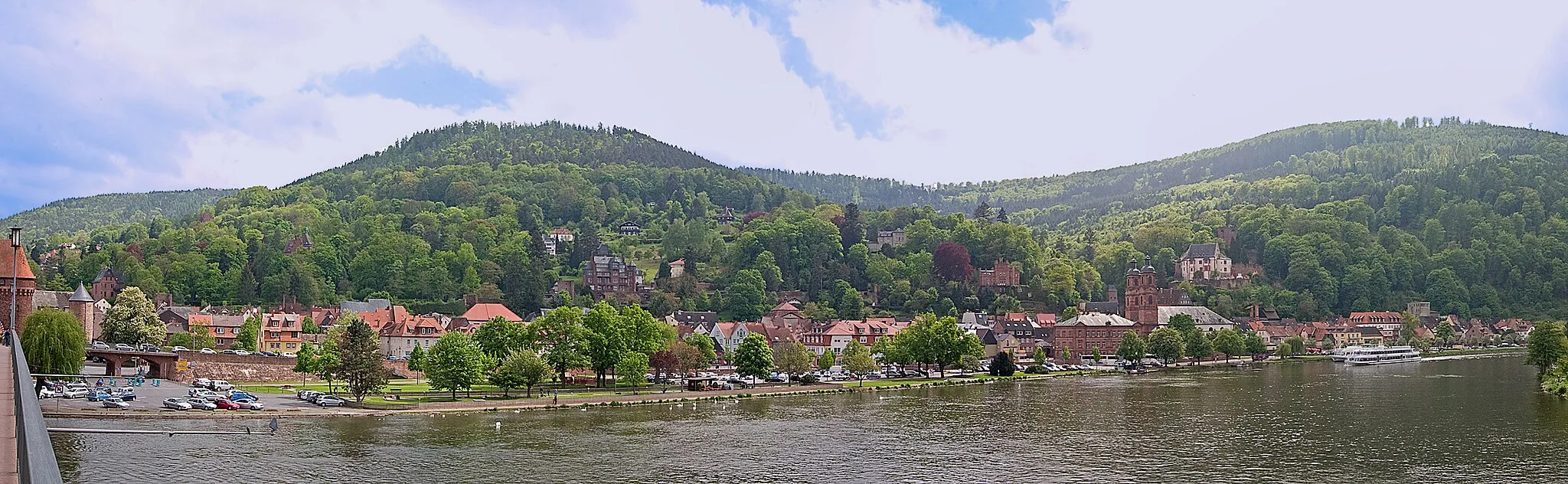 Photo showing: Panorama der Miltenberger Altstadt von der Brücke über den Main aus gesehen.