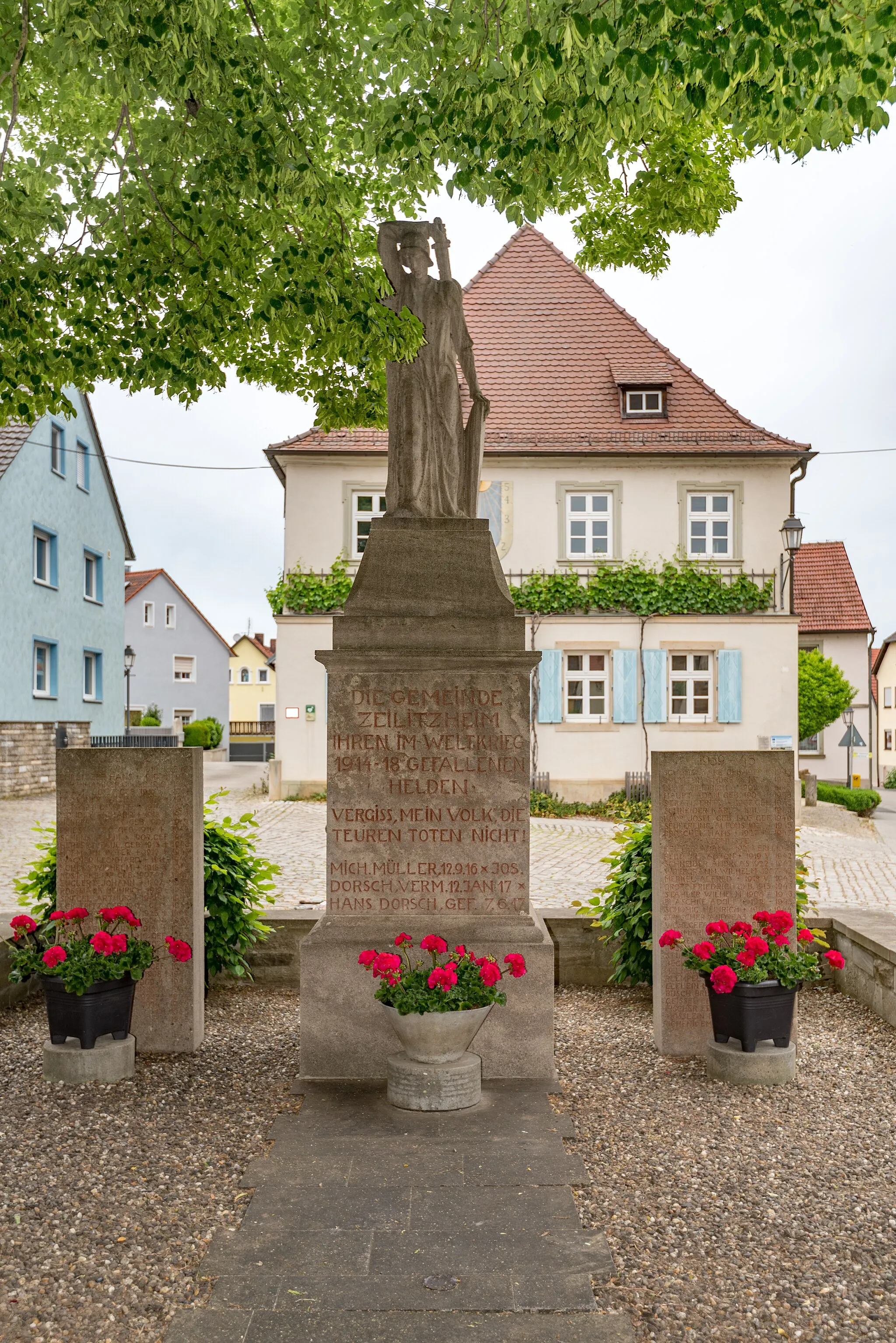 Photo showing: Kolitzheim, Zeilitzheim, Marktplatz, Kriegerdenkmal