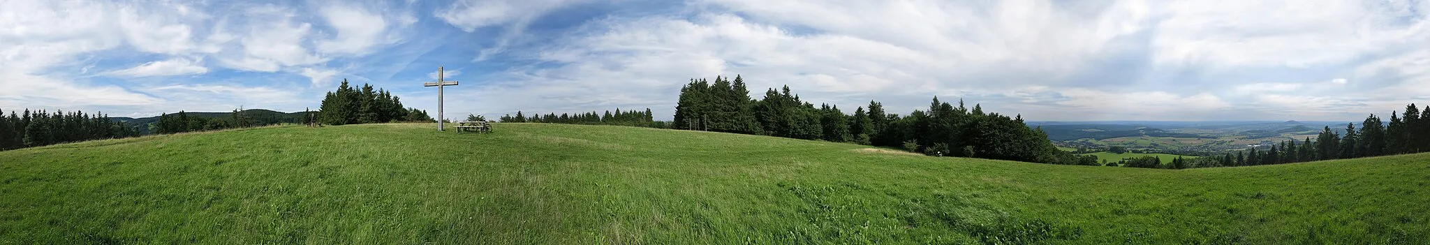 Photo showing: Panoramic view (360°) on the sum,mit of the Platzer Kuppe in the Rhön Mountains